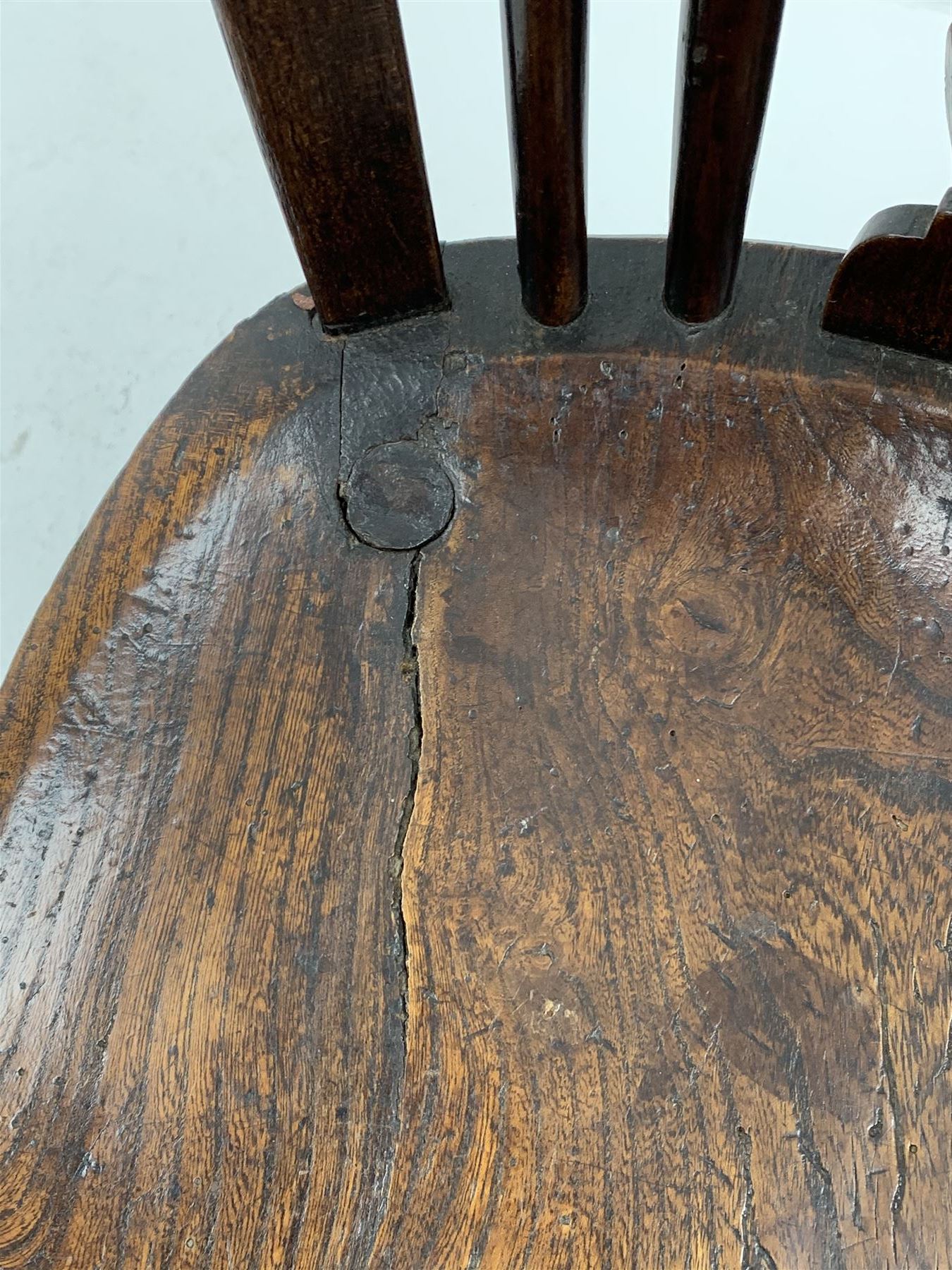 Late 18th century elm and beech Thames Valley Windsor chair - Image 7 of 9