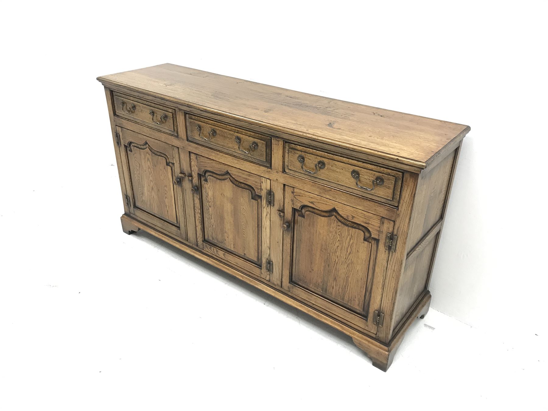 Georgian style distressed light oak sideboard, fitted with three drawers and cupboards, L168cm, D46c - Image 2 of 3