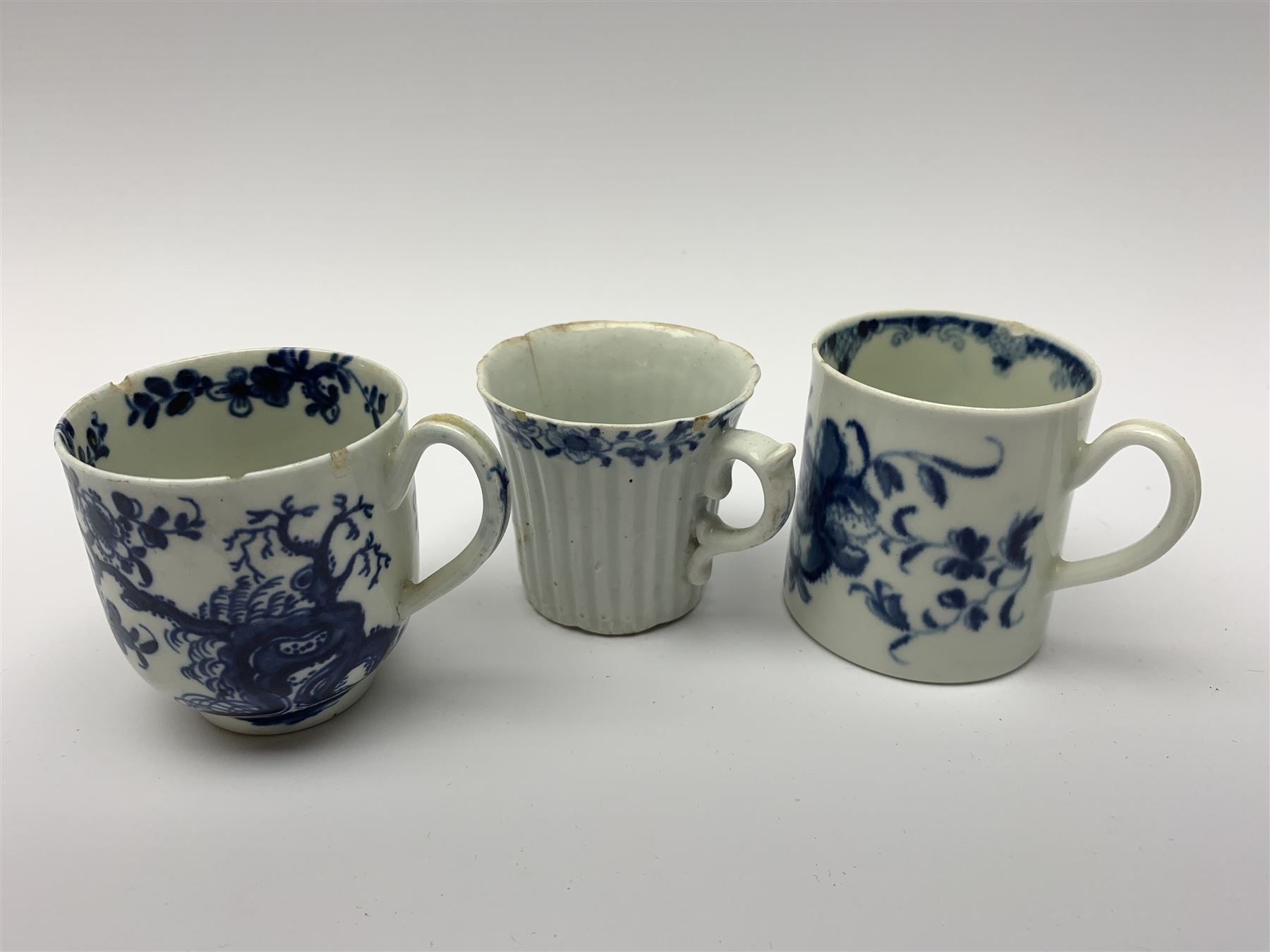 Three 18th century Worcester coffee cups - Image 4 of 6