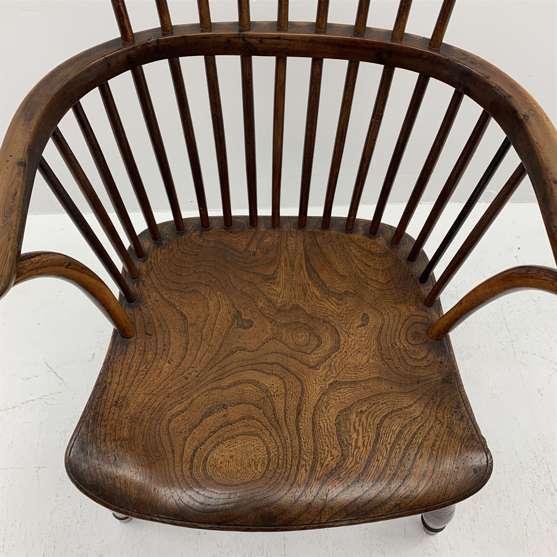 Early 19th century elm and yew wood Thames Valley comb back armchair - Image 3 of 11