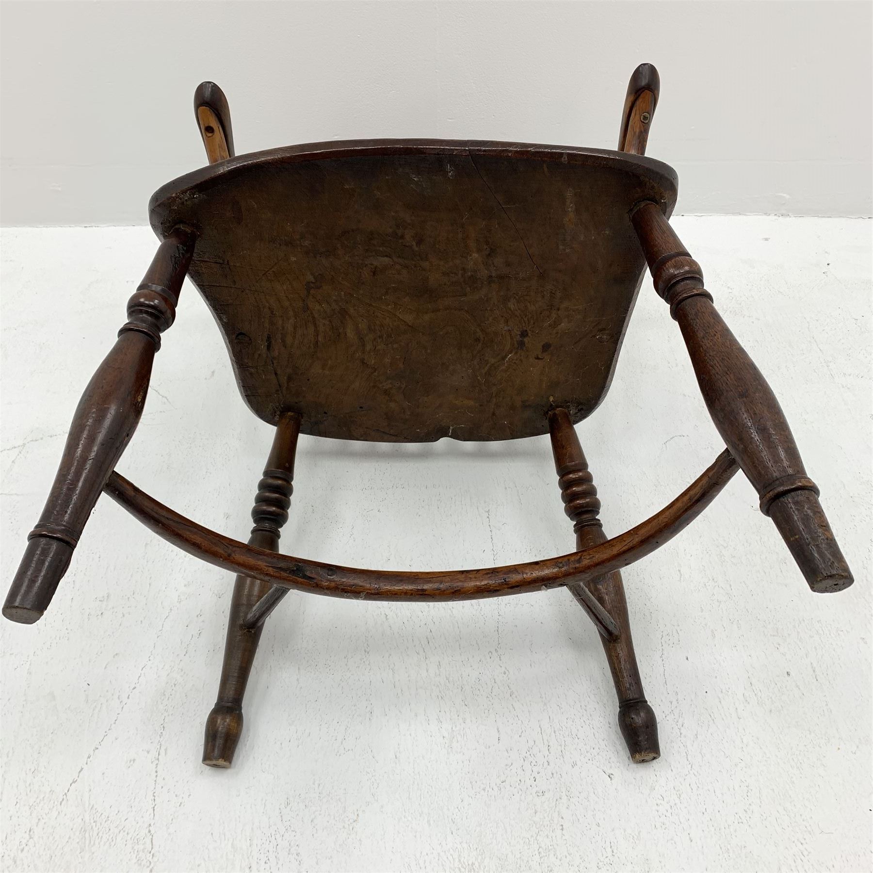 Early 19th century elm and yew wood Thames Valley comb back armchair - Image 4 of 11