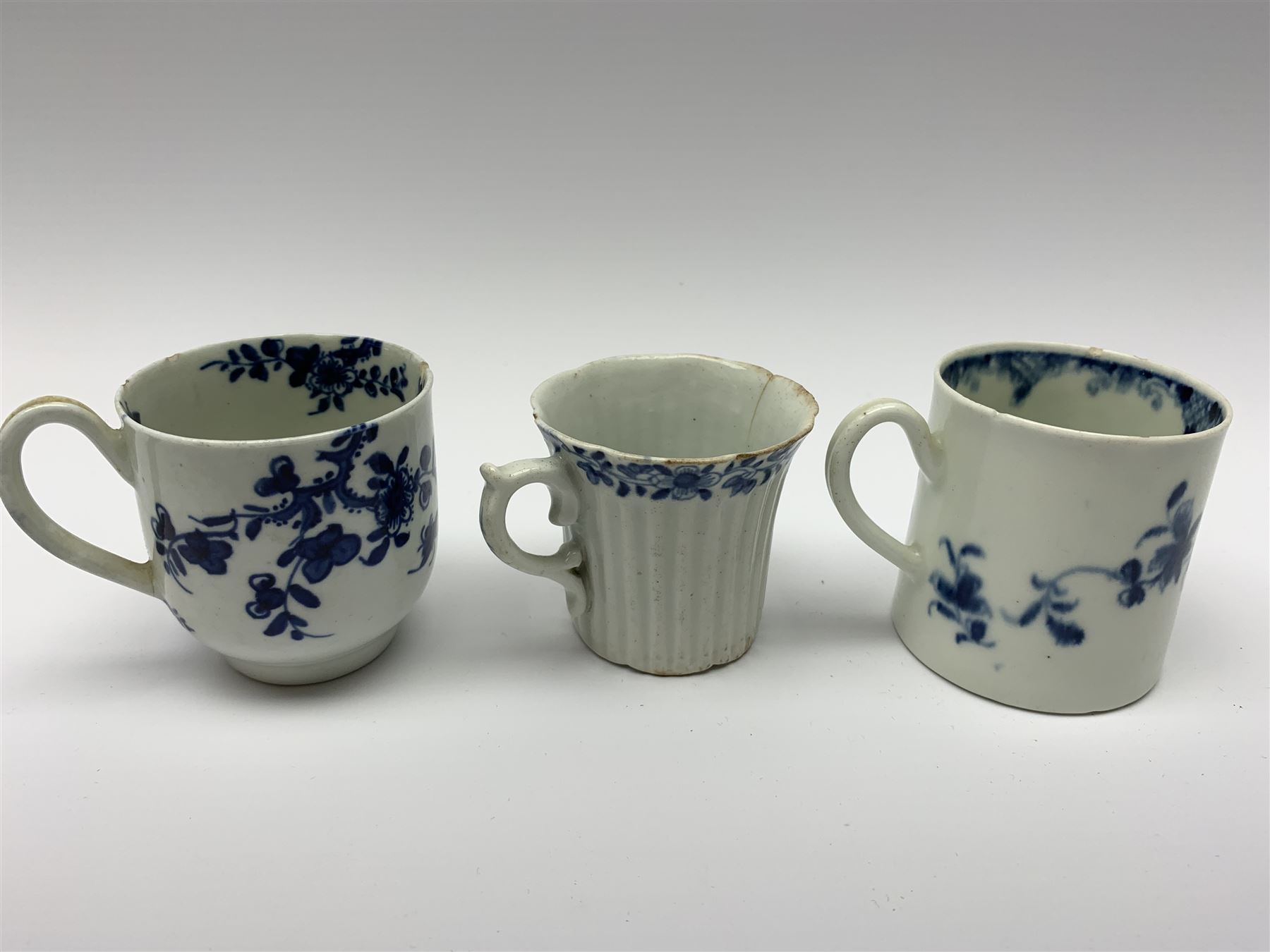 Three 18th century Worcester coffee cups - Image 5 of 6