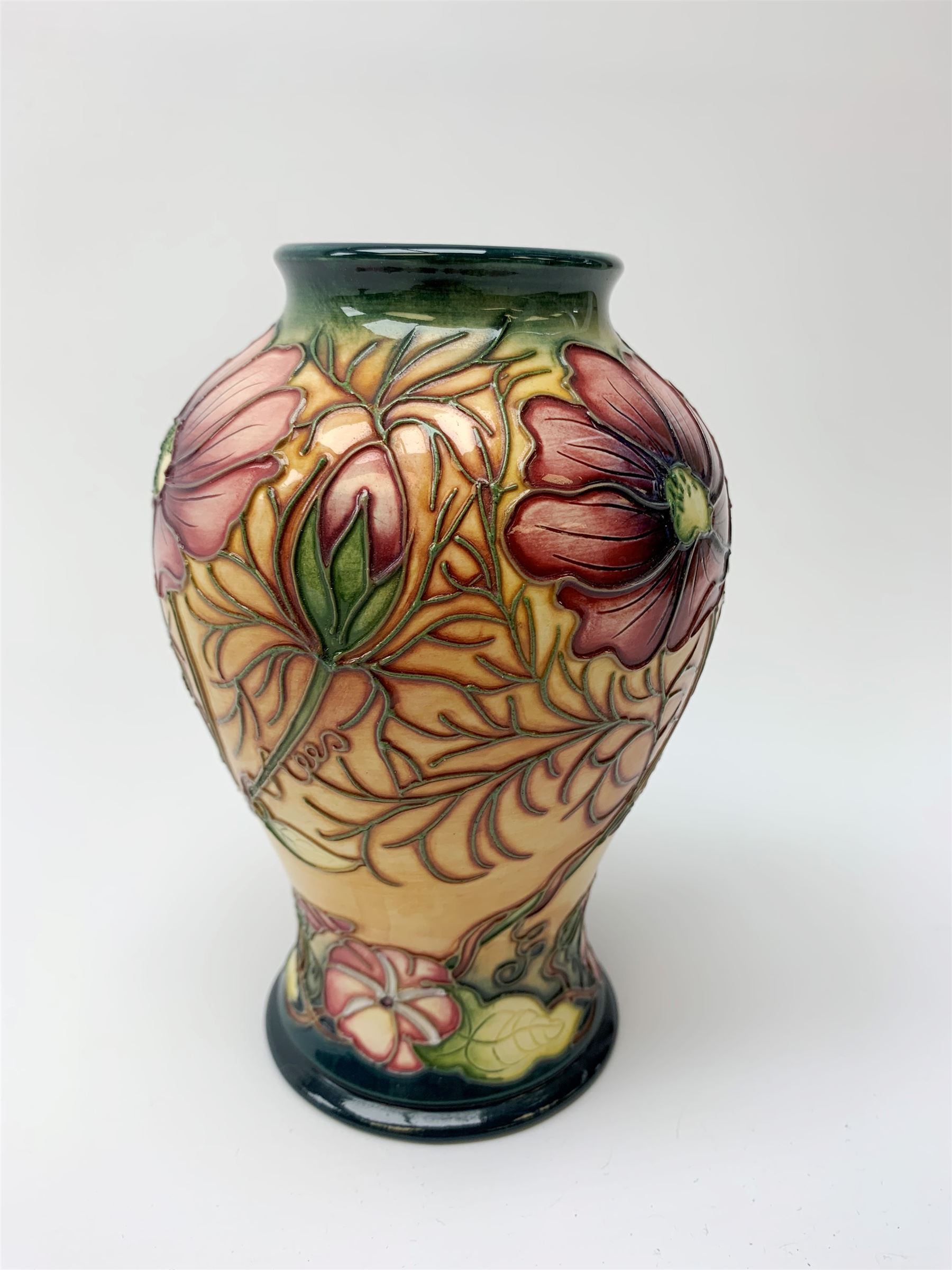 A Moorcroft vase - Image 4 of 6