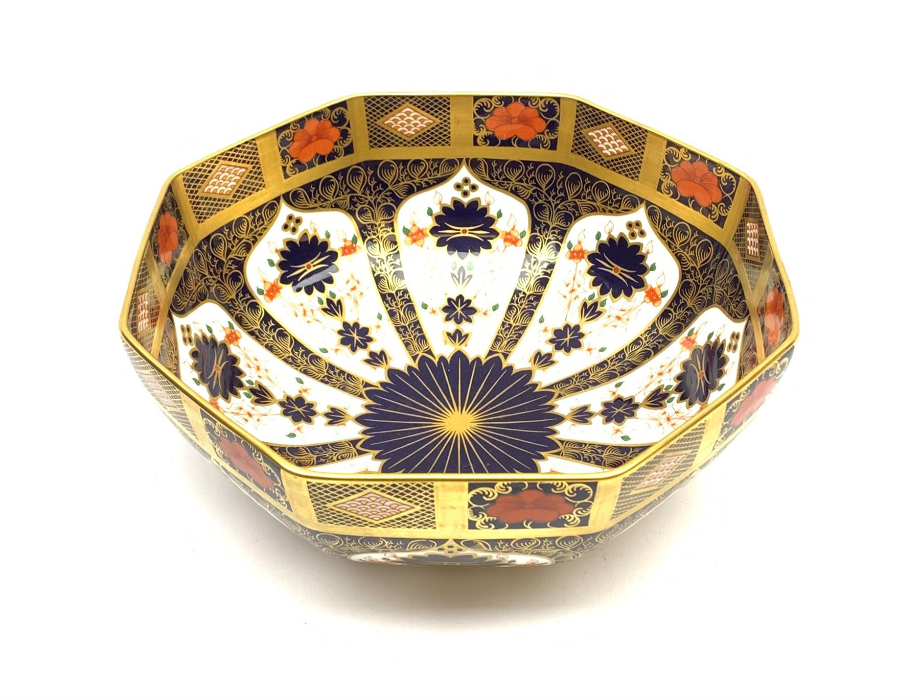 A Royal Crown Derby Imari bowl