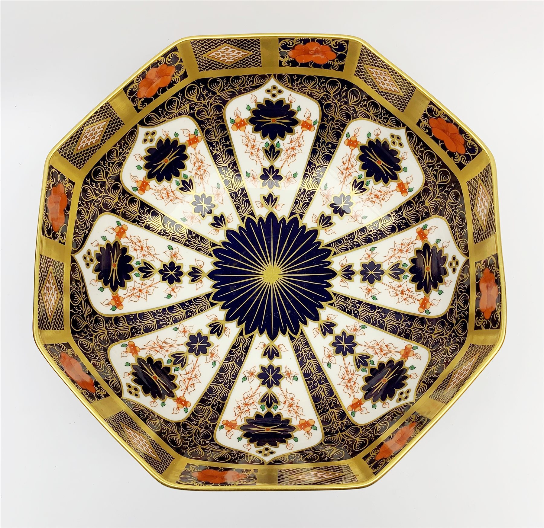 A Royal Crown Derby Imari bowl - Image 2 of 5