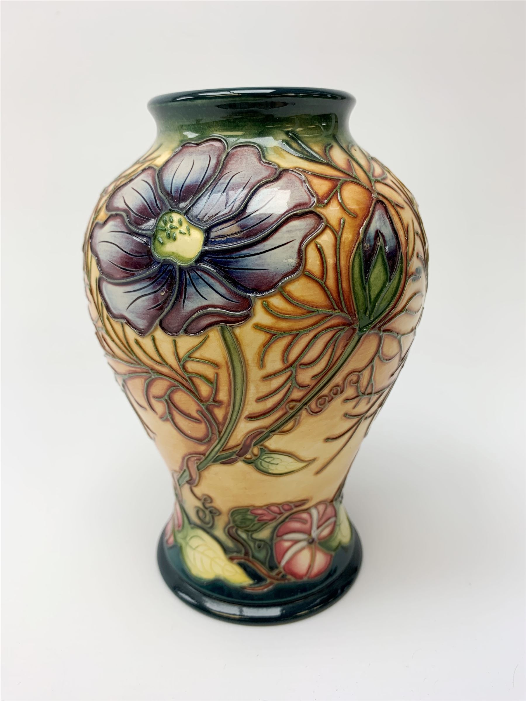 A Moorcroft vase - Image 2 of 6