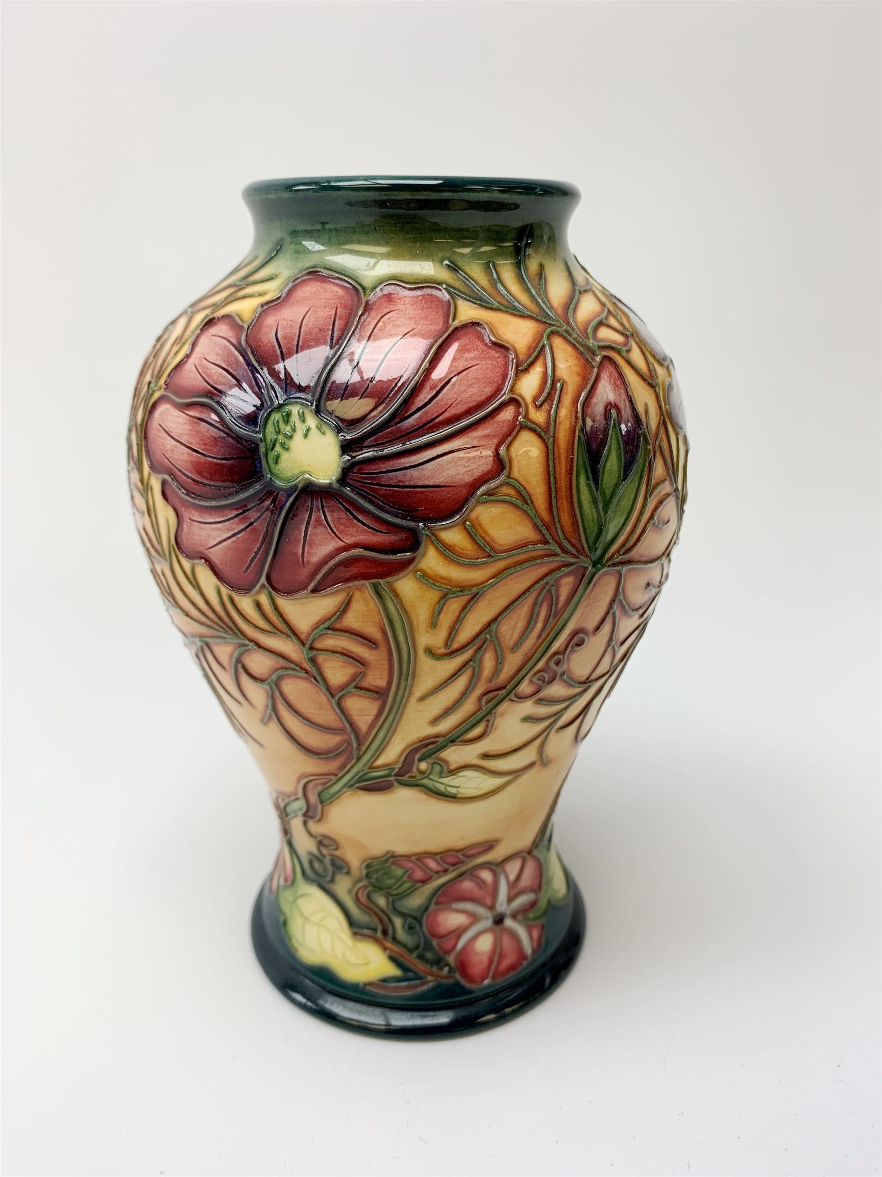 A Moorcroft vase - Image 3 of 6