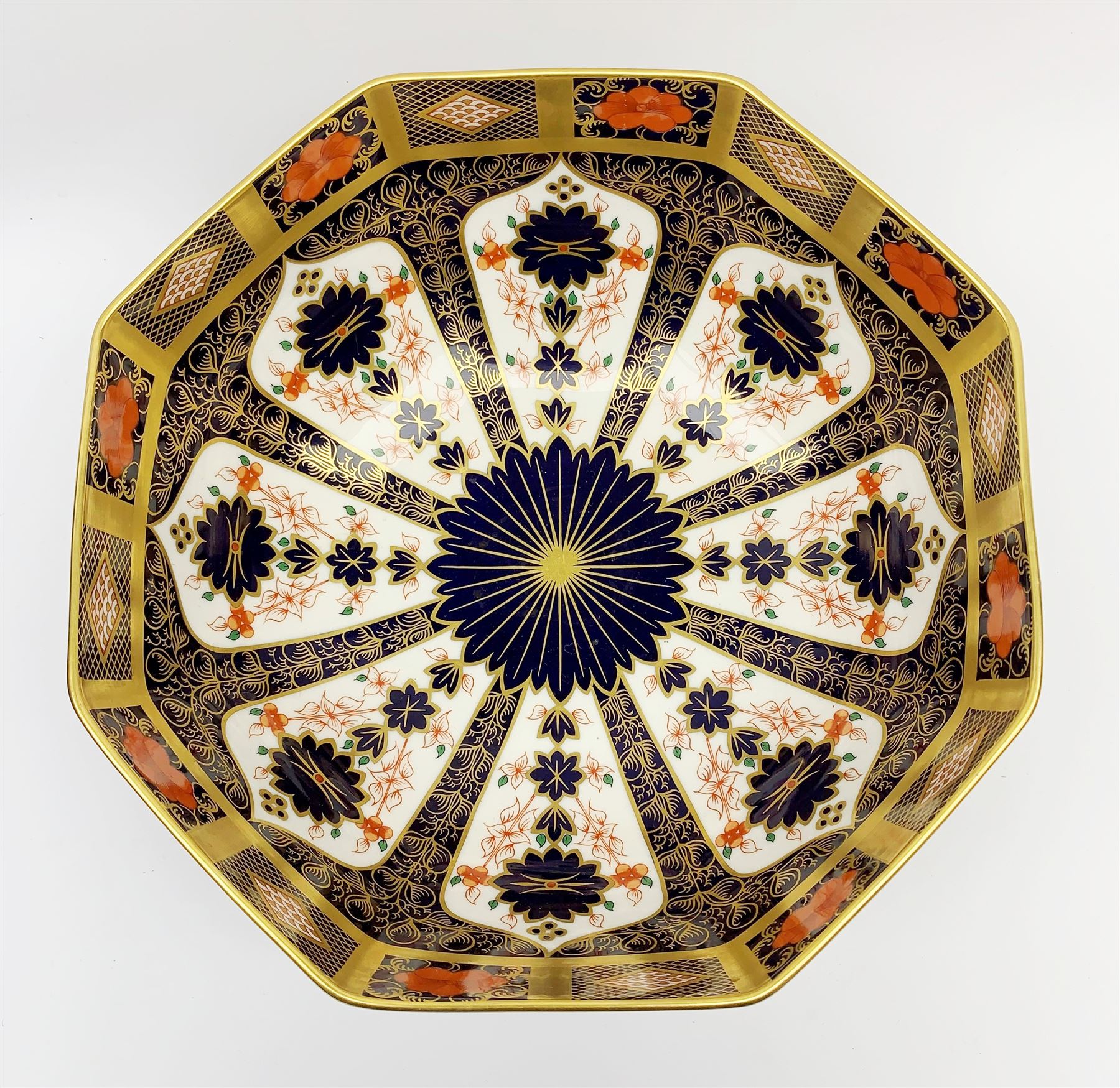 A Royal Crown Derby Imari bowl - Image 4 of 5