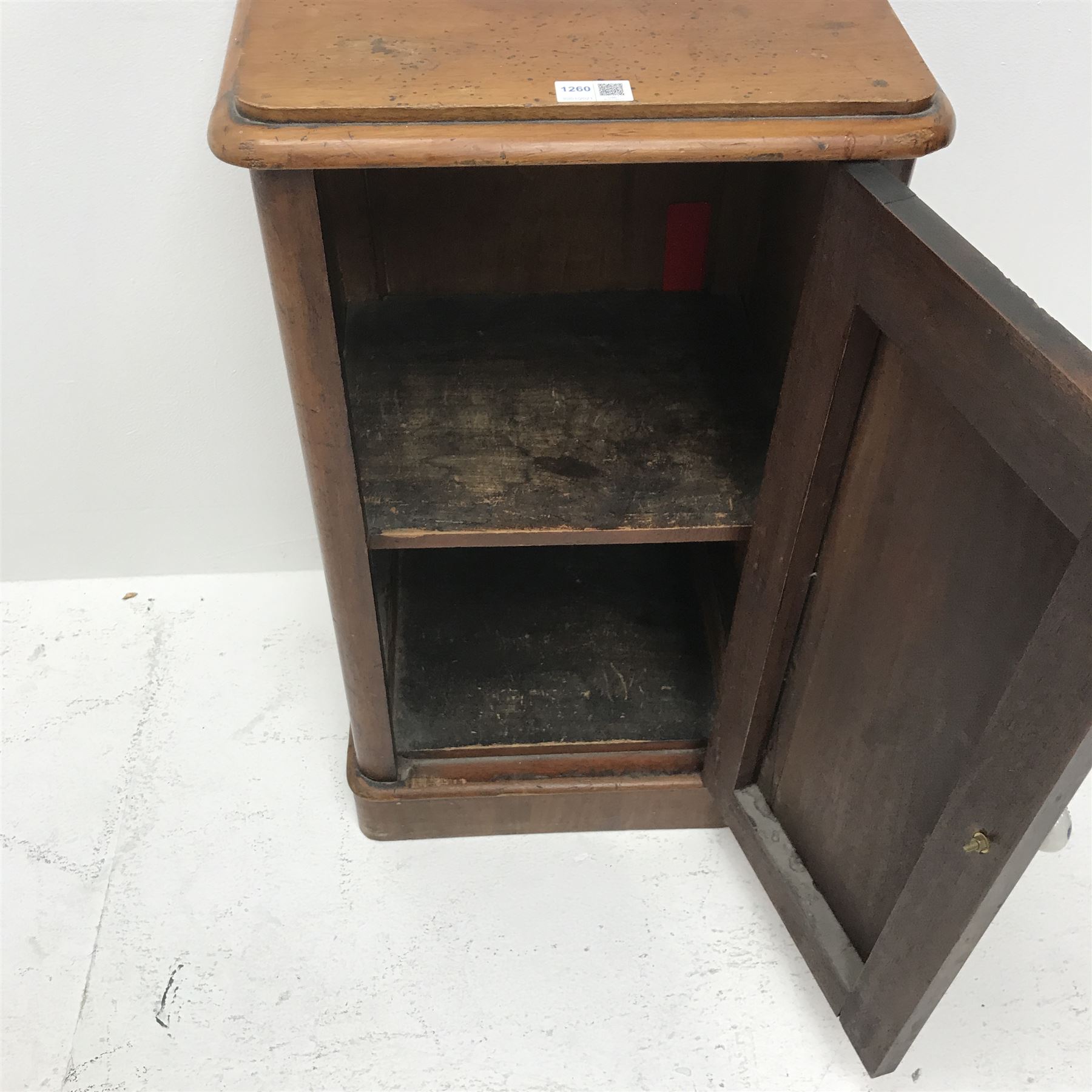 Victorian mahogany bedside cabinet enclosed by single door, W40cm, H73cm, D34cm - Image 7 of 7