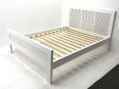 White finish 4� 6�� double bedstead