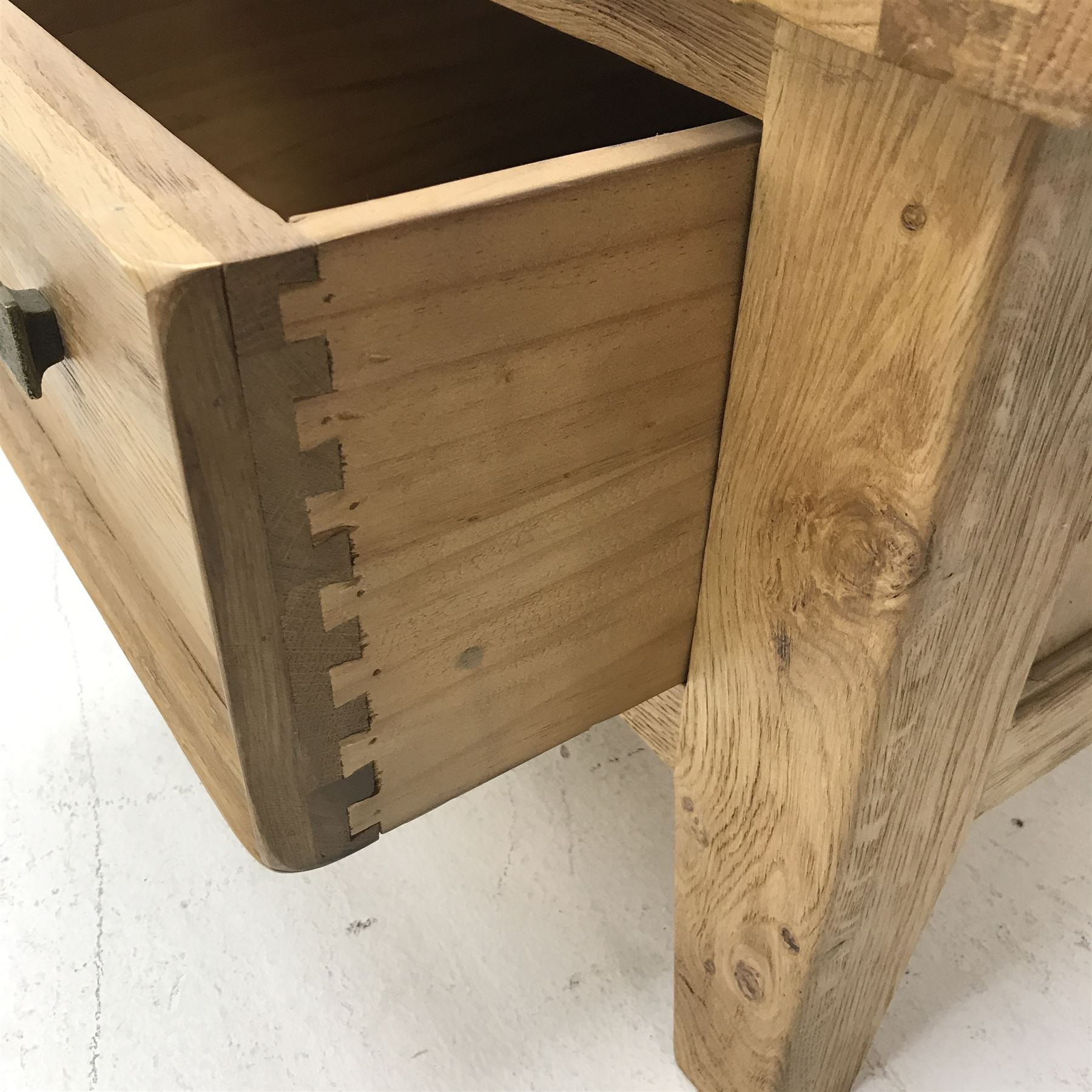 Rectangular oak coffee table with two through drawers, 90cm x 60cm, H45cm - Image 5 of 5