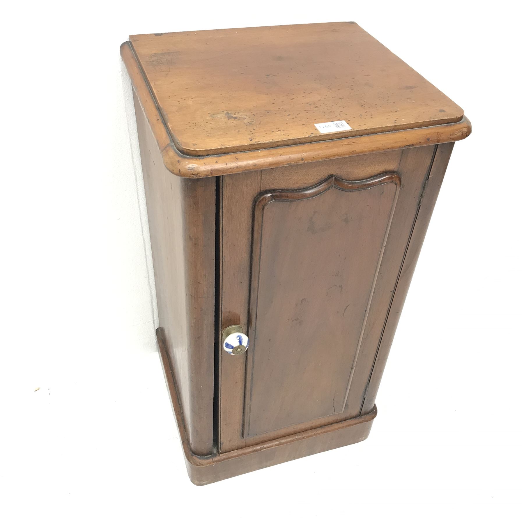 Victorian mahogany bedside cabinet enclosed by single door, W40cm, H73cm, D34cm - Image 6 of 7