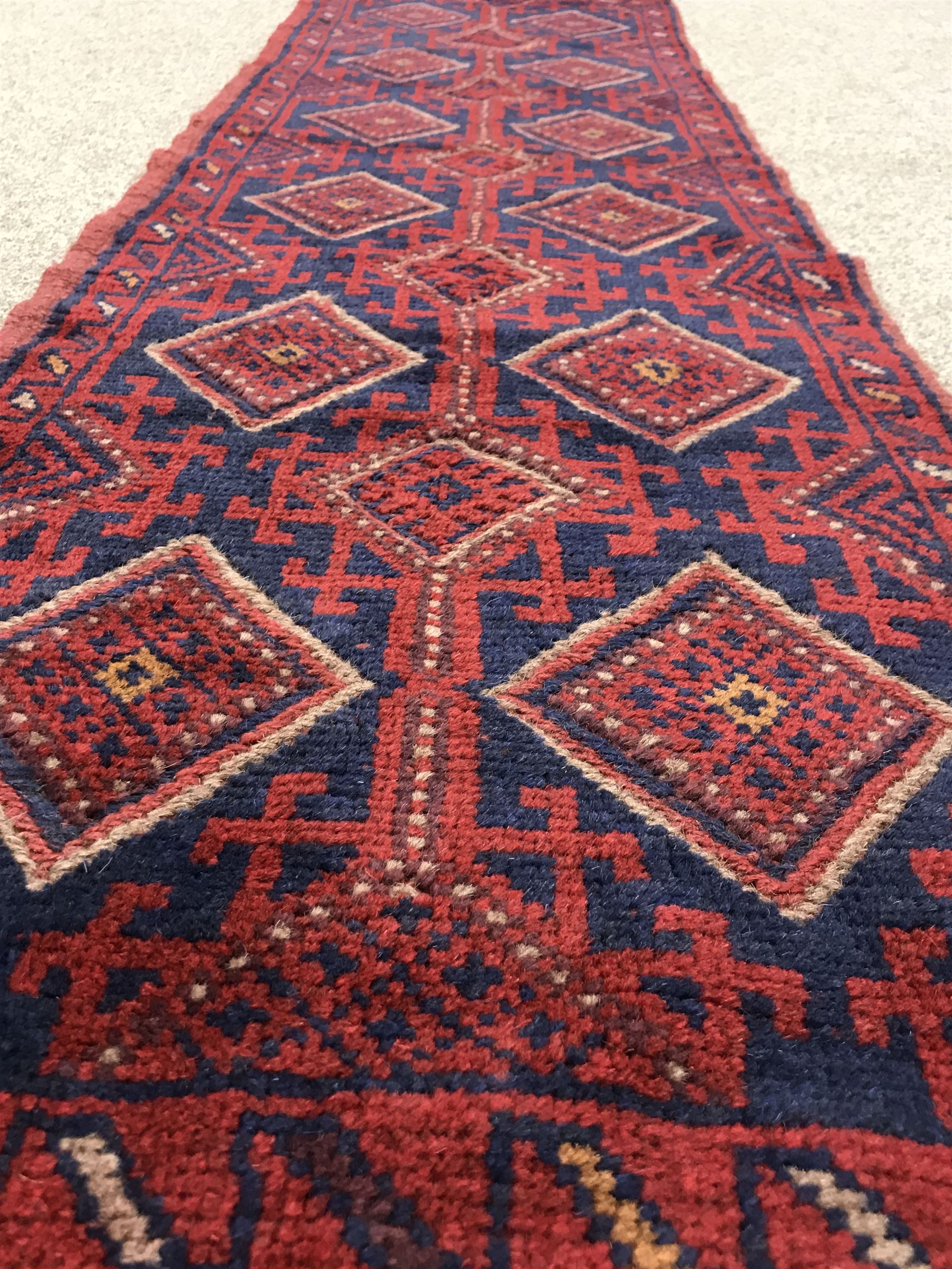 Meshwari red and blue ground runner, repeating border - Image 3 of 4