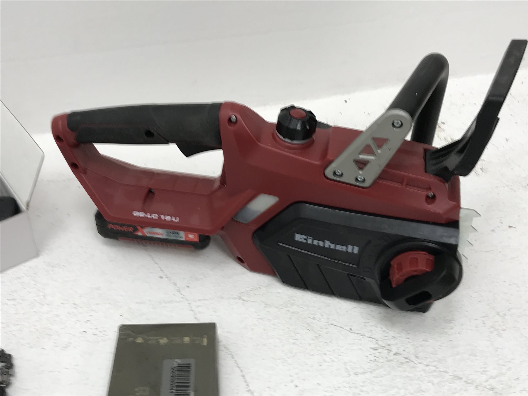 Einhell GE-LC 18 Li cordless chainsaw and Einhell TE-OS 18/1 Li hand sander, with two batteries and - Image 2 of 9