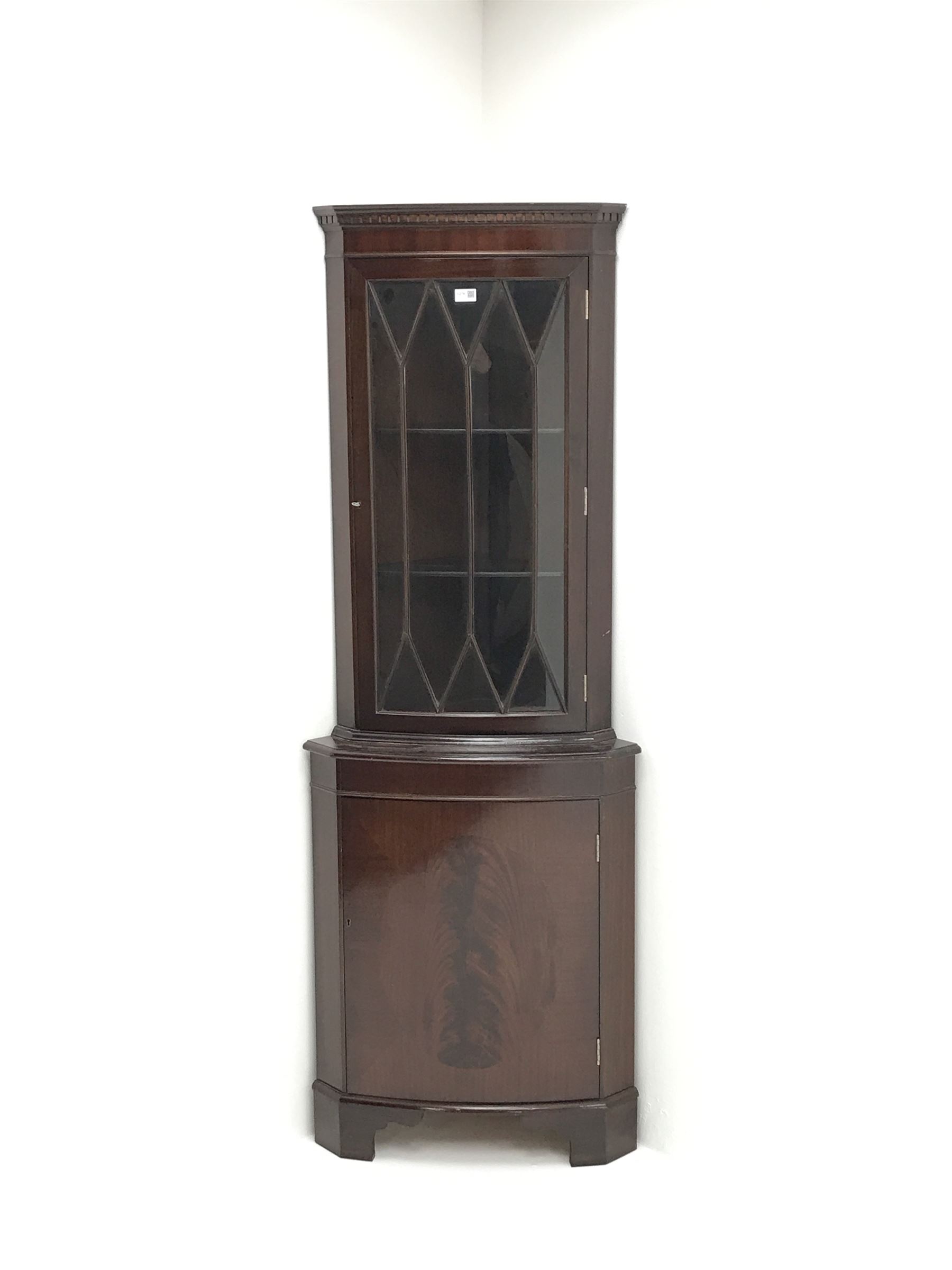 Mid century mahogany corner display cabinet, single door enclosing shelves above single cupboard, W6 - Image 2 of 3