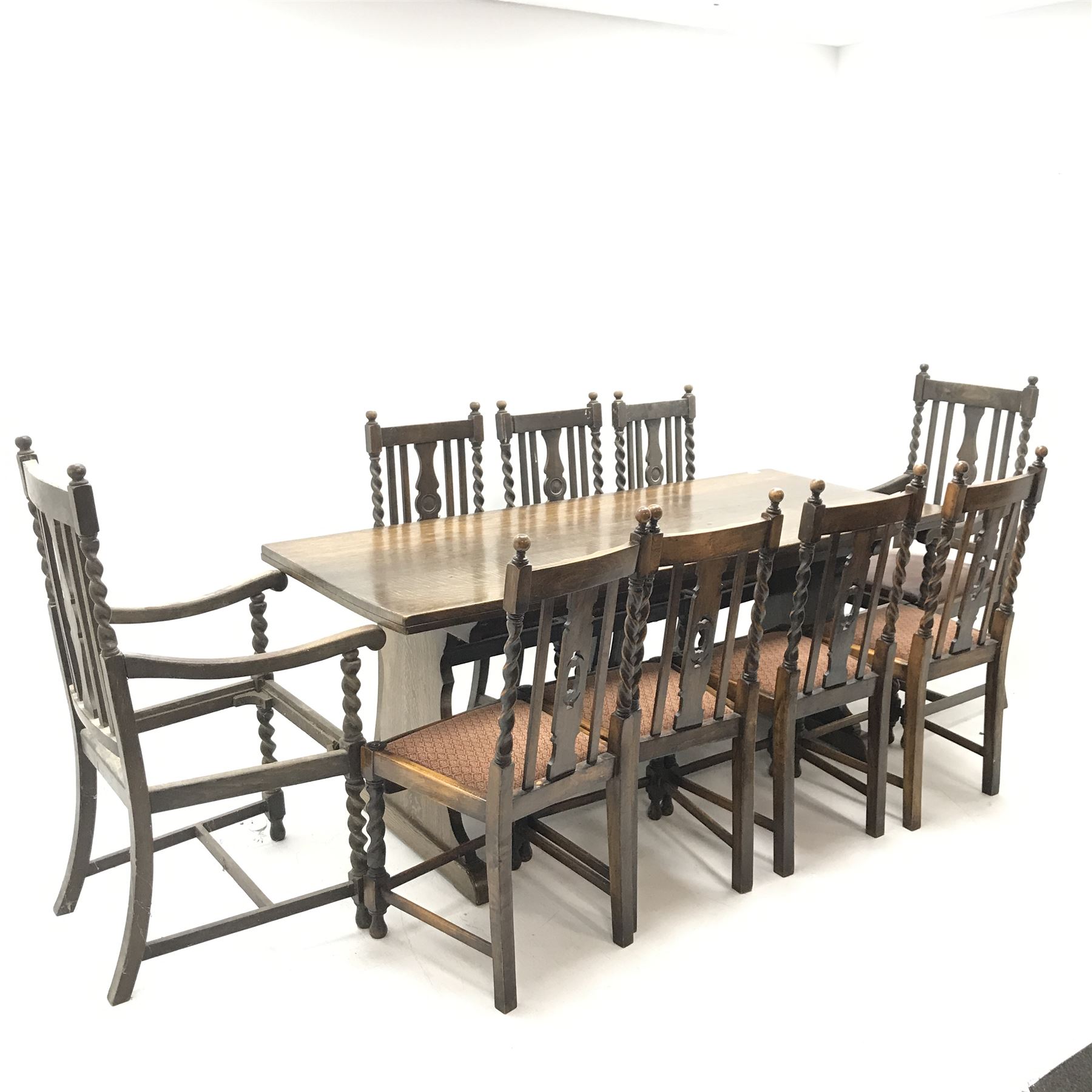 Rectangular medium oak dining table, shaped solid end support joined by a stretcher (W183cm, H76cm,