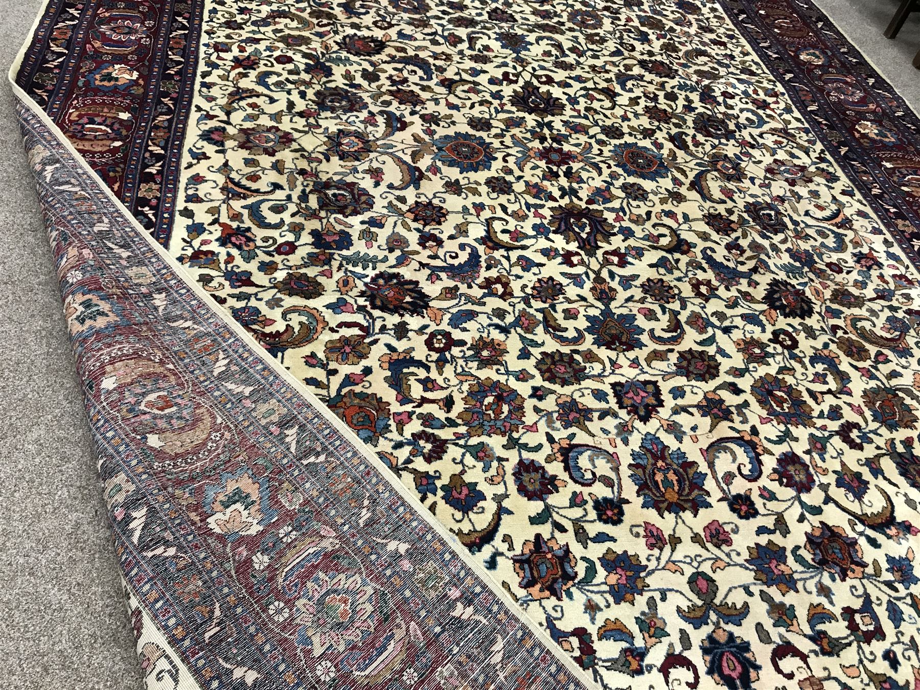 Kashan beige ground rug, trailing foliage field, red border with repeating pattern - Image 3 of 3