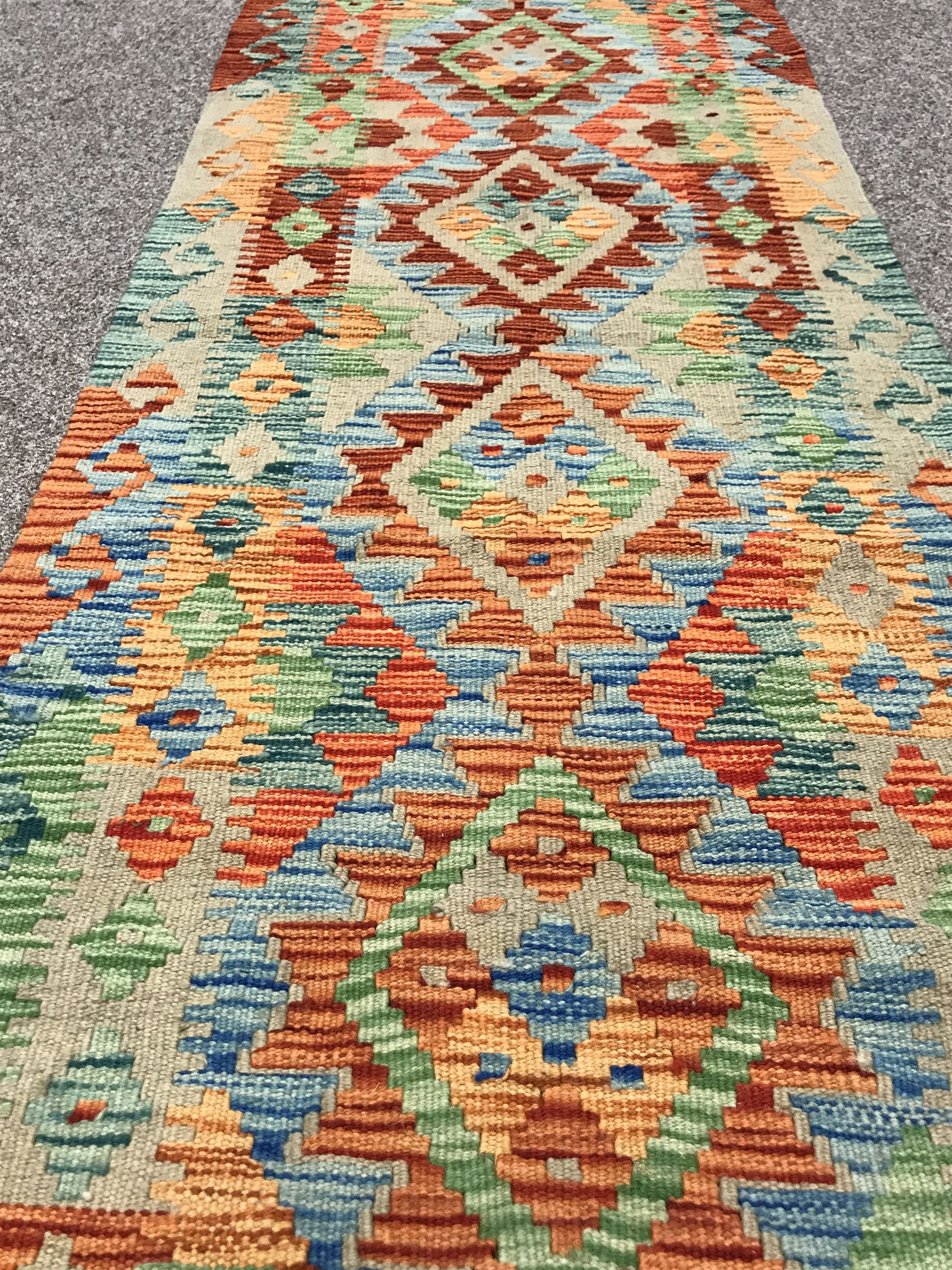 Choli Kilim multi coloured ground runner, geometric pattern - Image 3 of 4