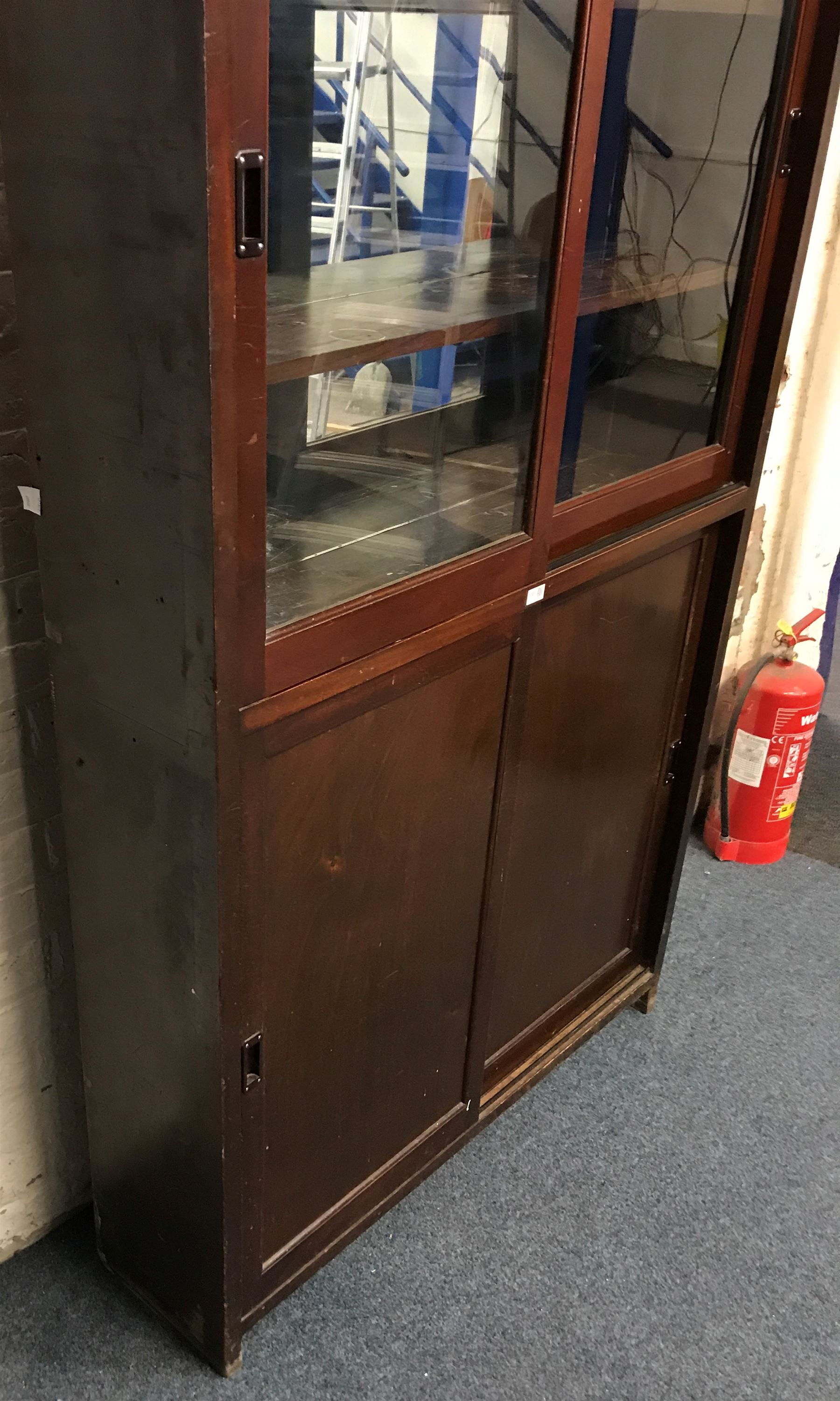 20th century pine mirror back display cabinet with sliding glass doors revealing two shelves - Image 5 of 5