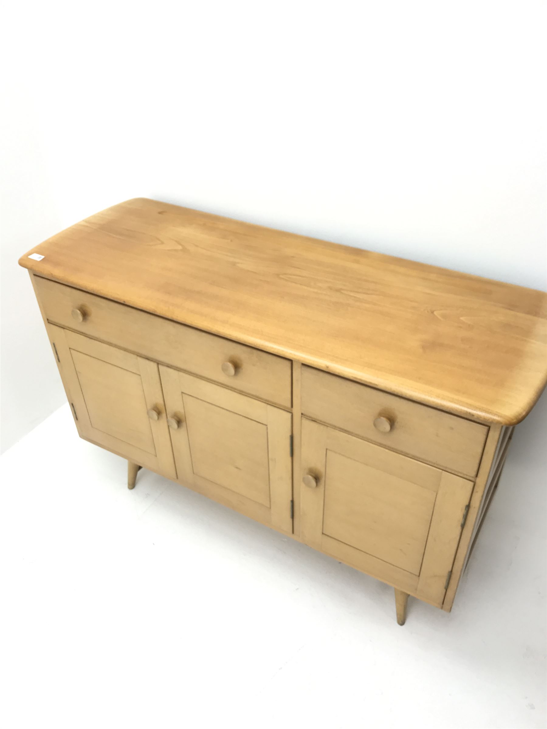 Ercol elm sideboard - Image 3 of 6