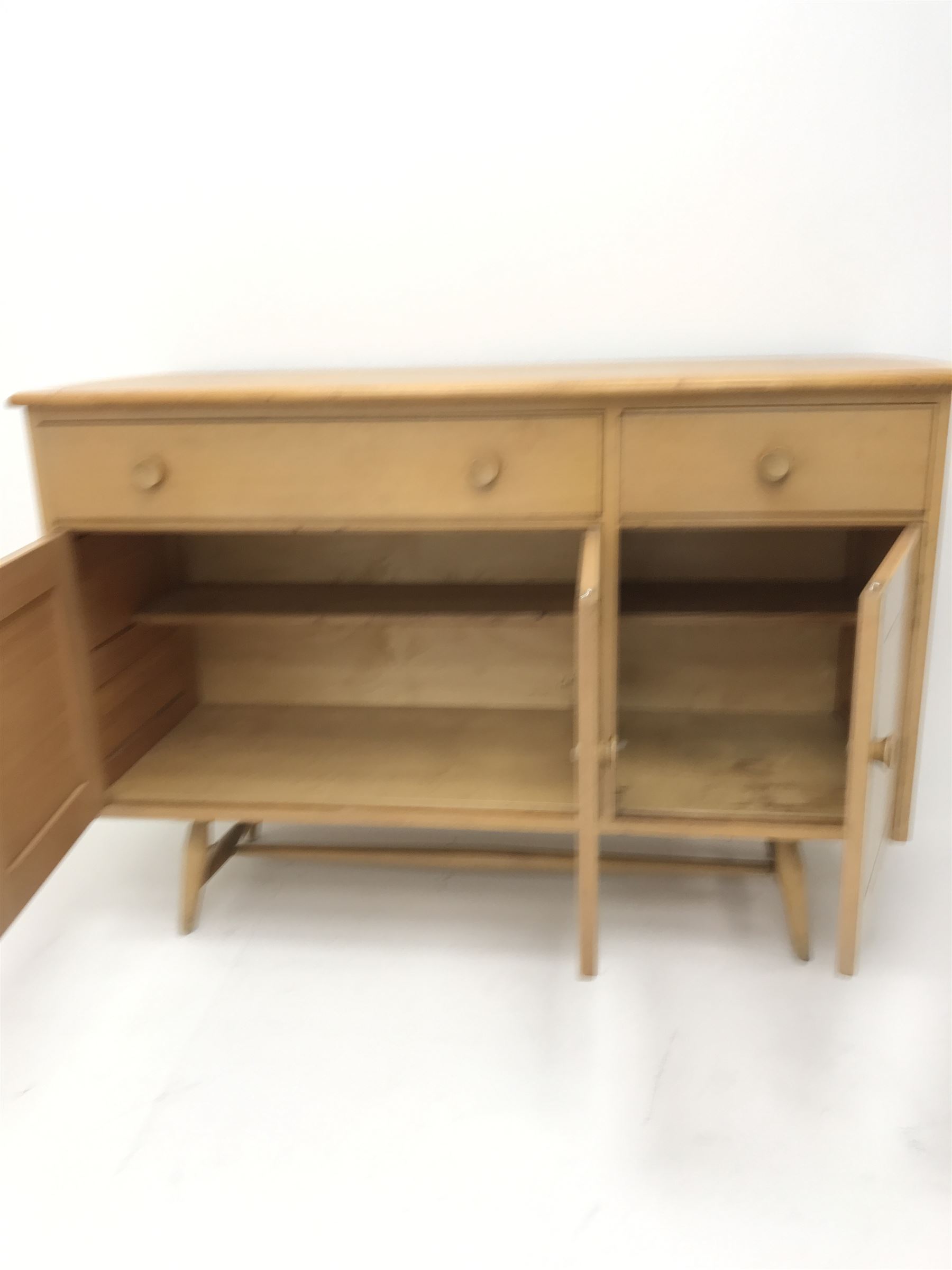 Ercol elm sideboard - Image 5 of 6