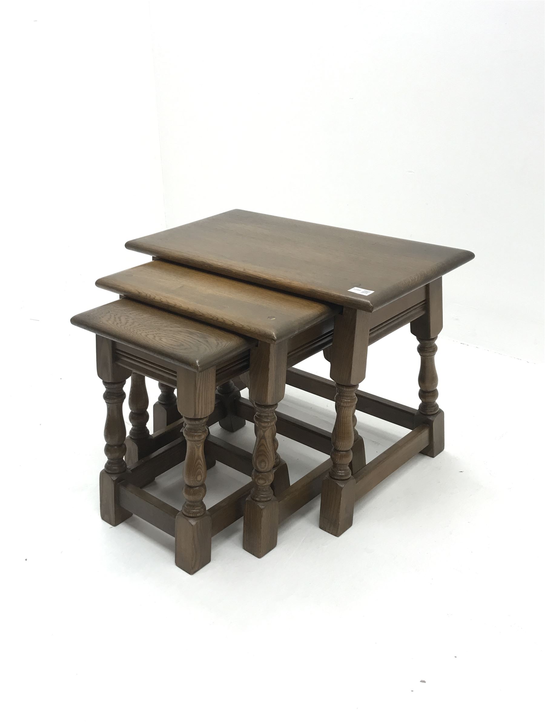 Medium oak nest of three Joint style tables - Image 3 of 3