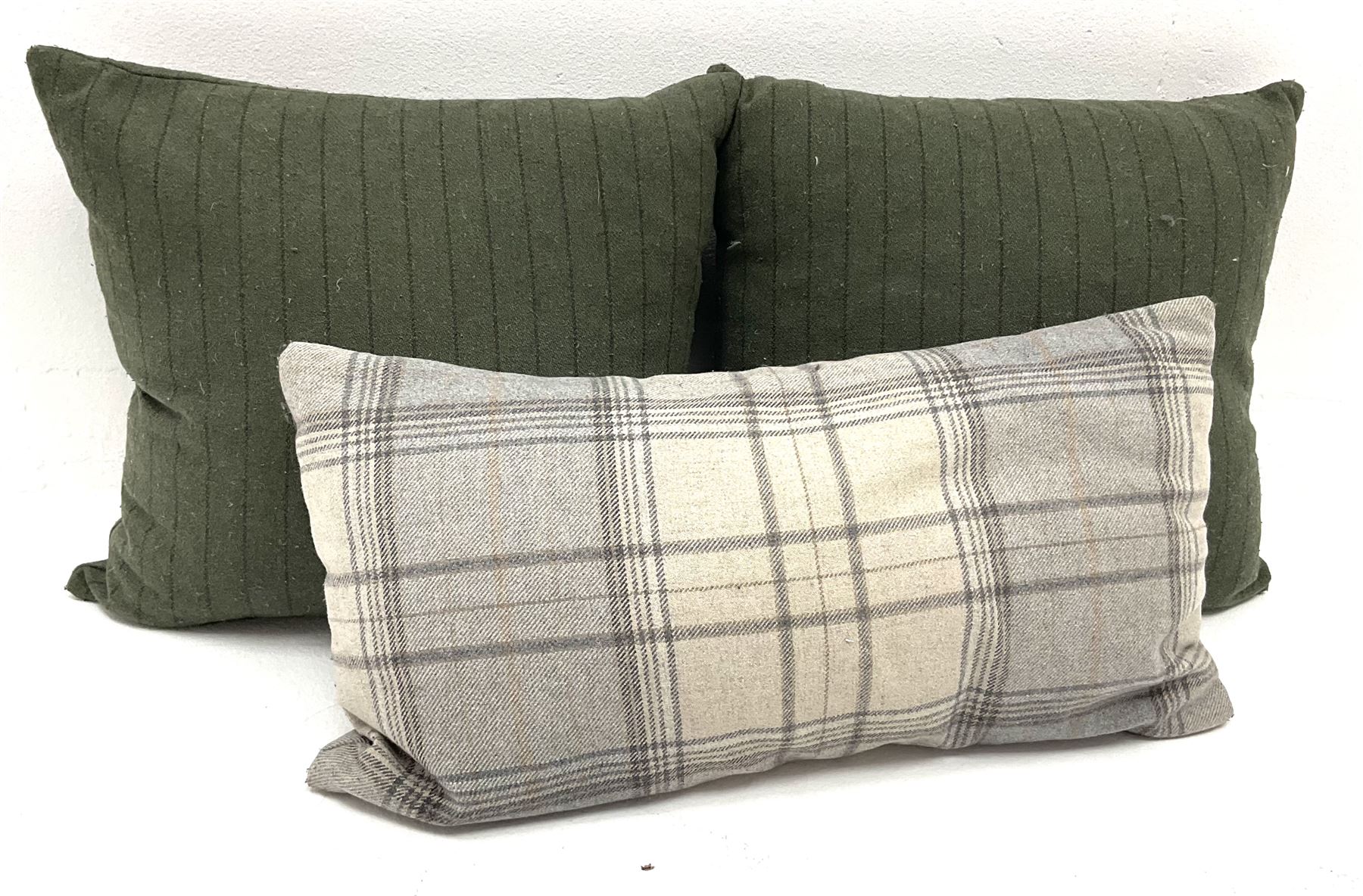 Aspen three seat sofa upholstered in a tweed style fabric - Image 4 of 5
