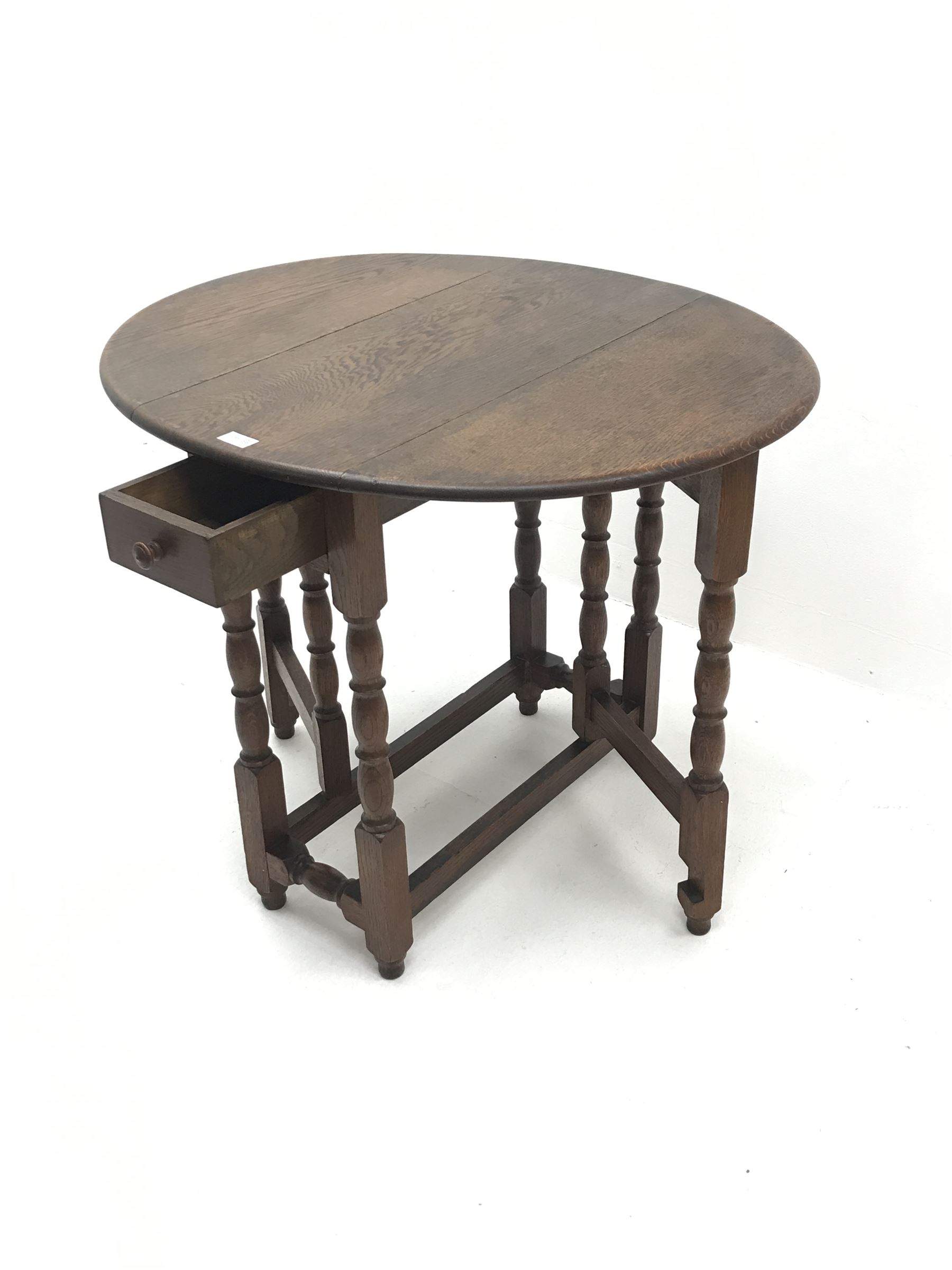 Mid century style small oak drop leaf occasional table - Image 3 of 3