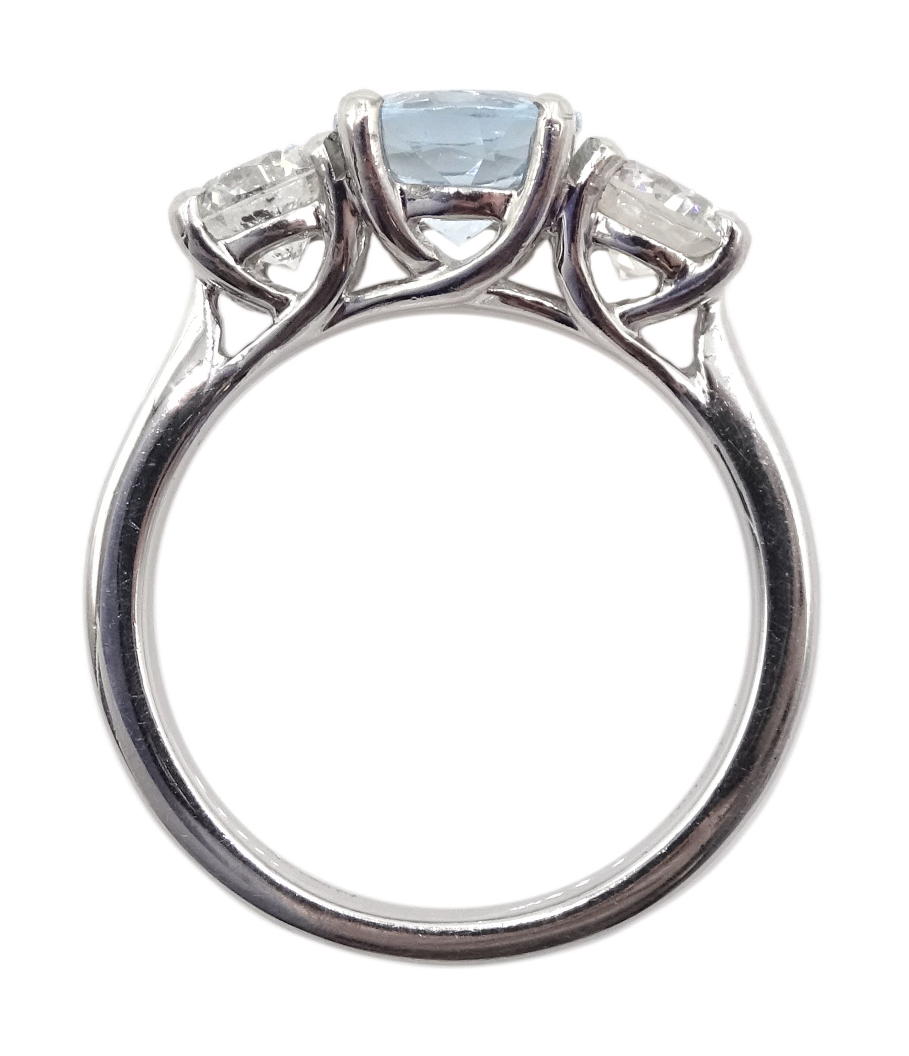 Platinum three stone round aquamarine and round brilliant cut ring - Image 8 of 13