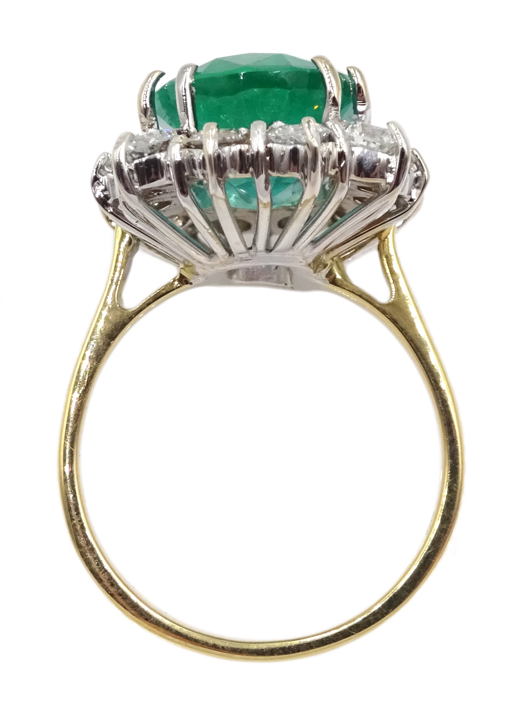 18ct gold oval Zambian emerald and round brilliant cut diamond cluster ring - Image 5 of 16