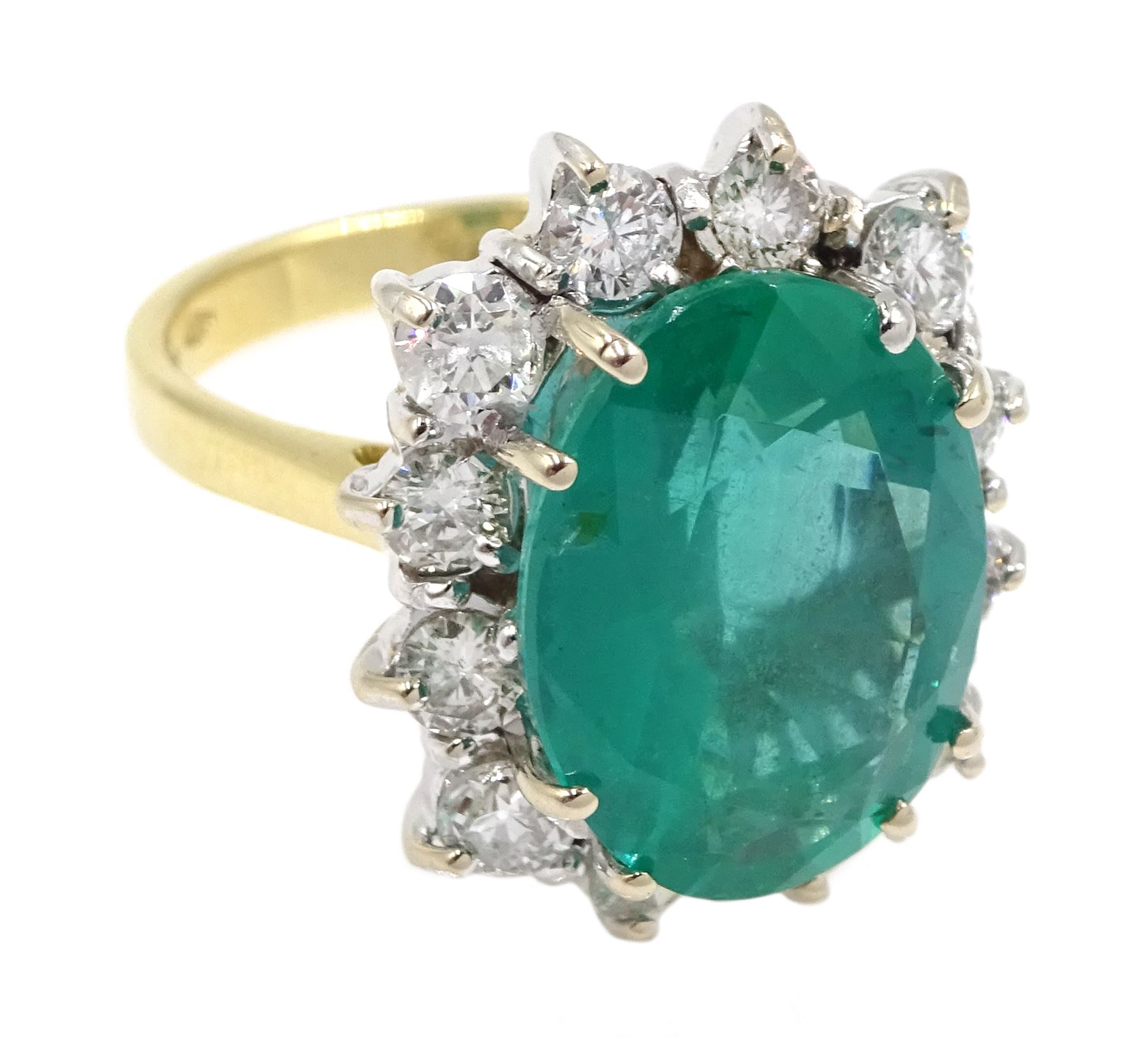 18ct gold oval Zambian emerald and round brilliant cut diamond cluster ring - Image 13 of 16