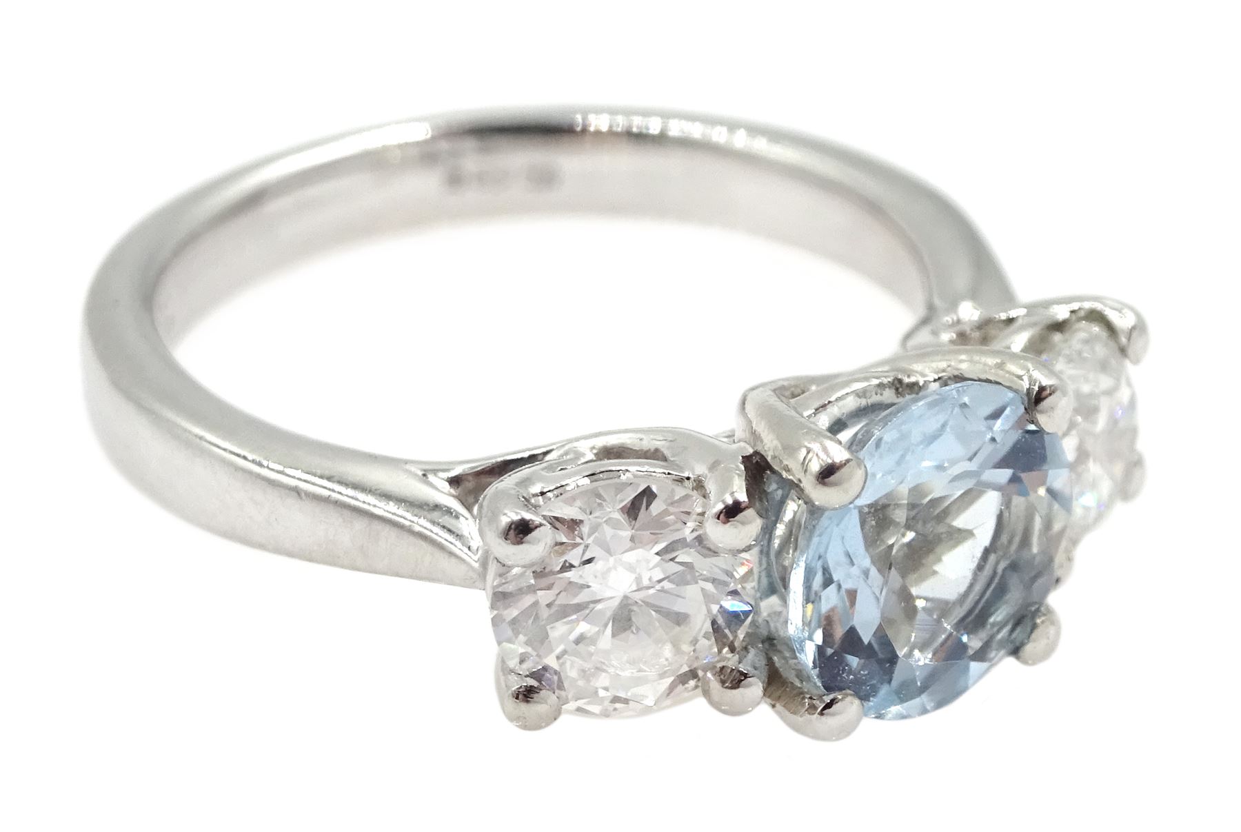 Platinum three stone round aquamarine and round brilliant cut ring - Image 11 of 13