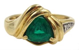 Gold green stone set ring