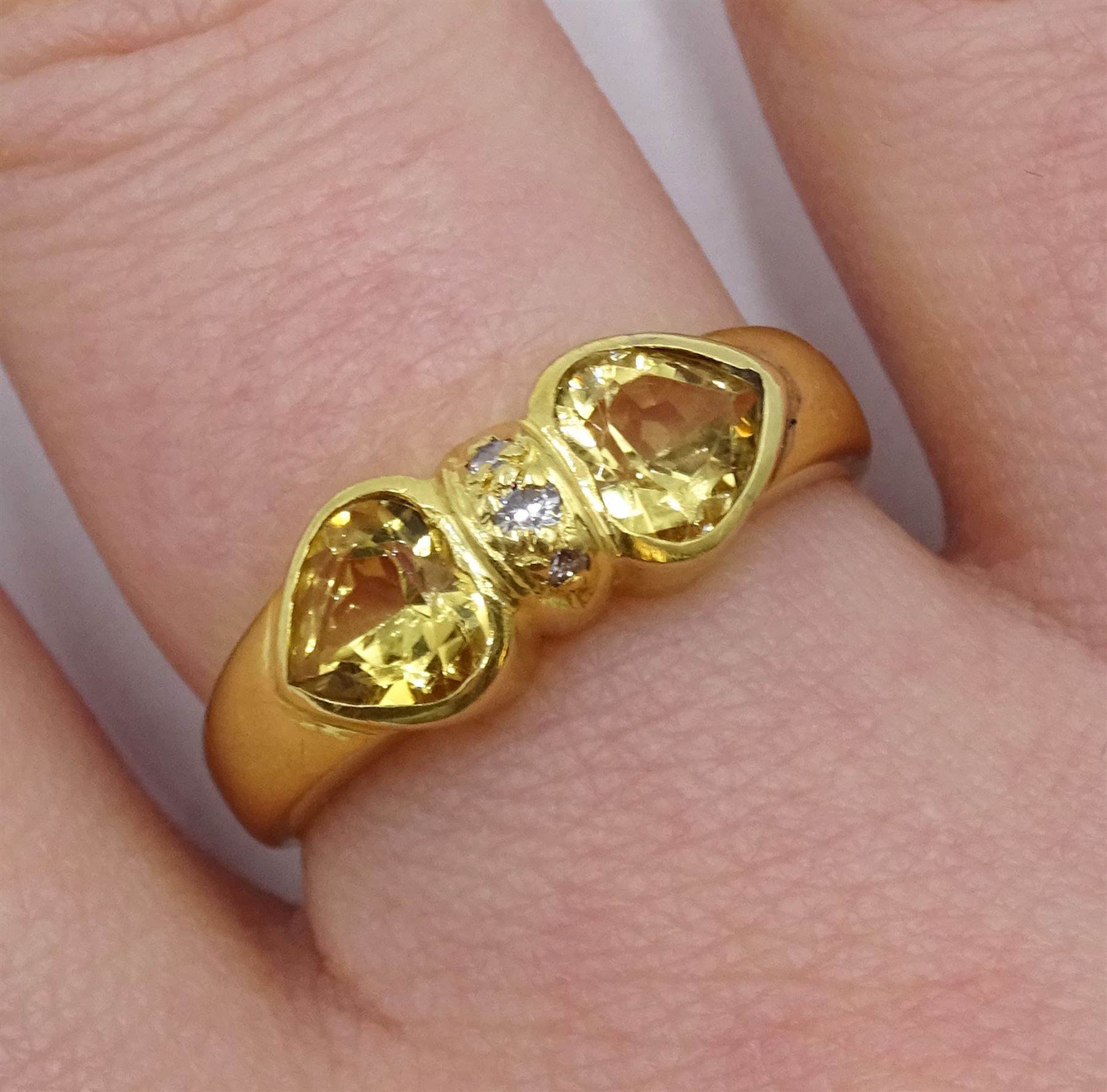 18ct gold citrine and diamond ring - Image 2 of 4