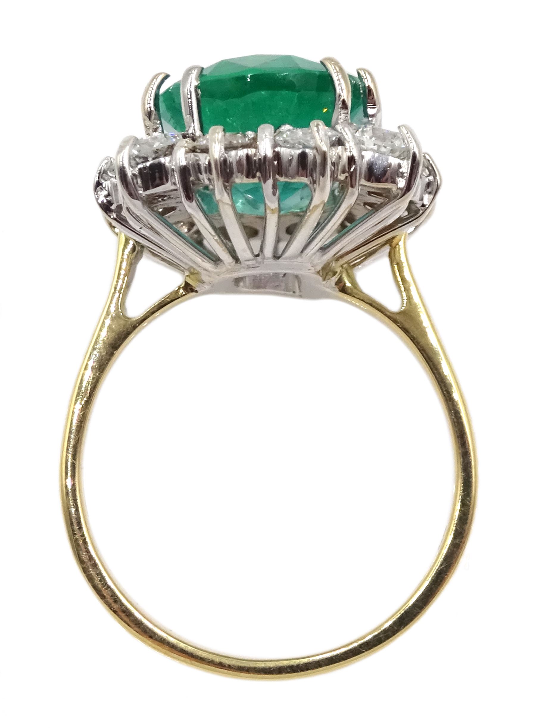 18ct gold oval Zambian emerald and round brilliant cut diamond cluster ring - Image 10 of 16