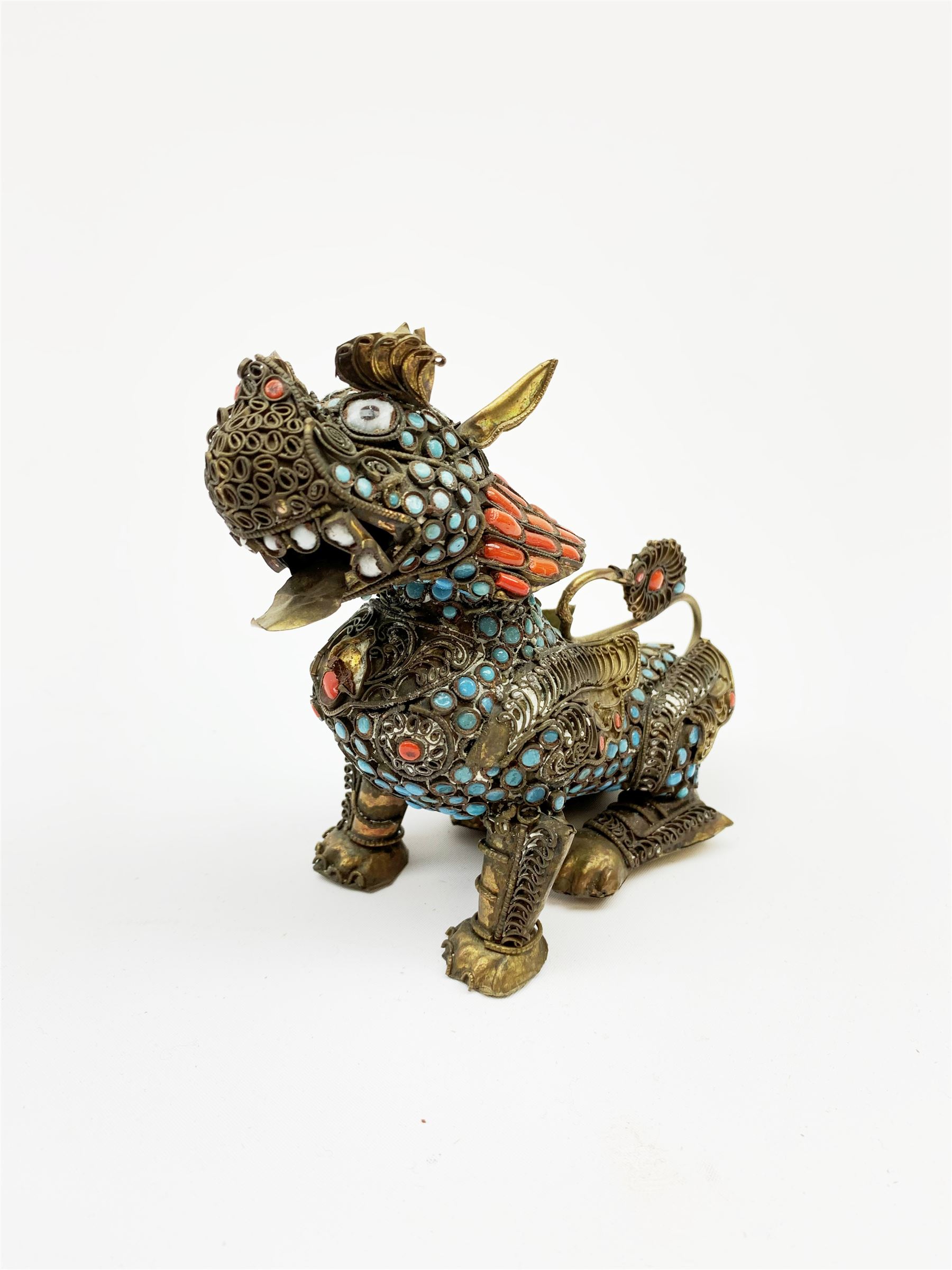 A 20th century Chinese filigree brass model of a Foo Dog - Image 5 of 6