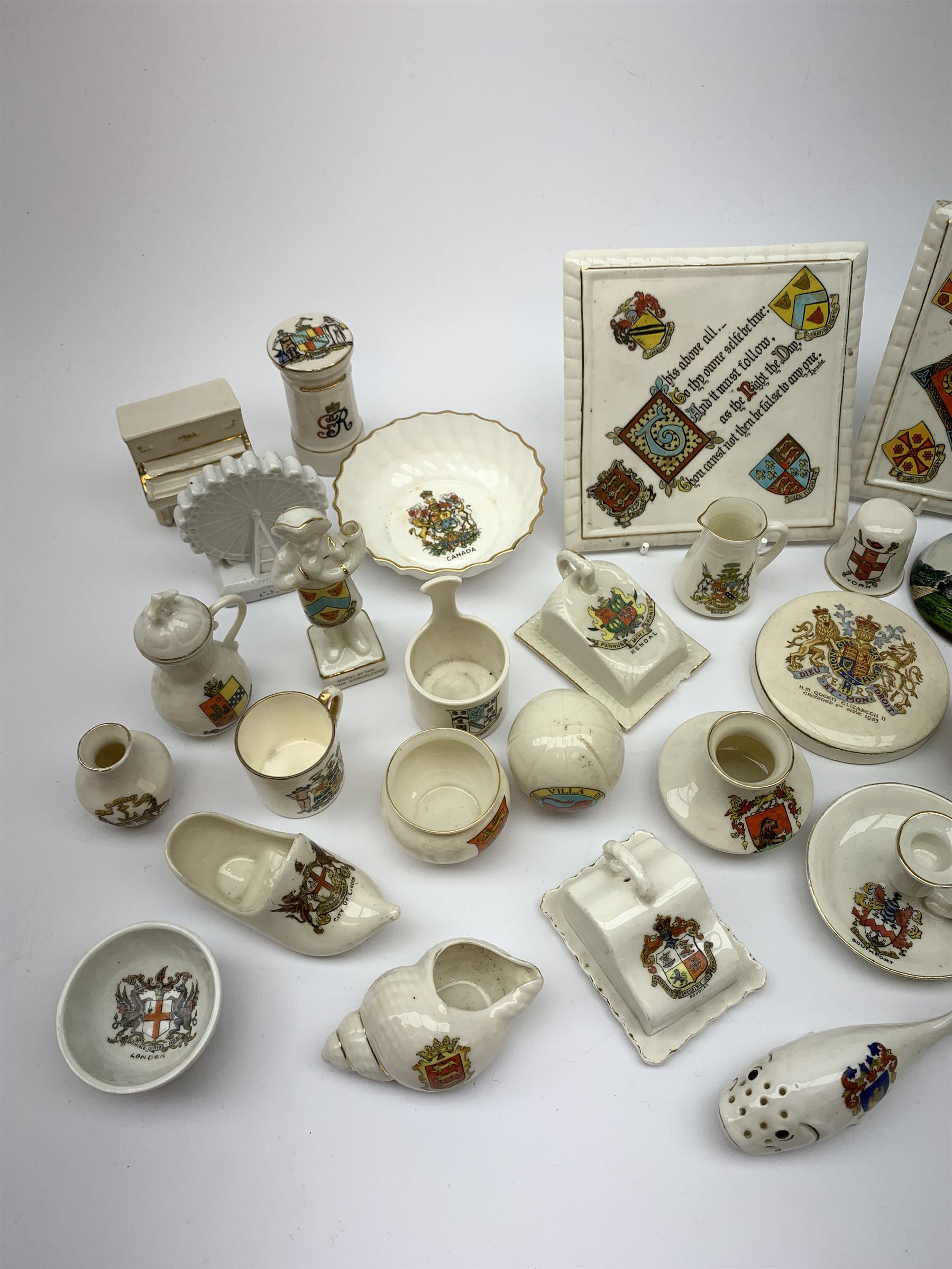 A collection of Crested ware - Image 3 of 6