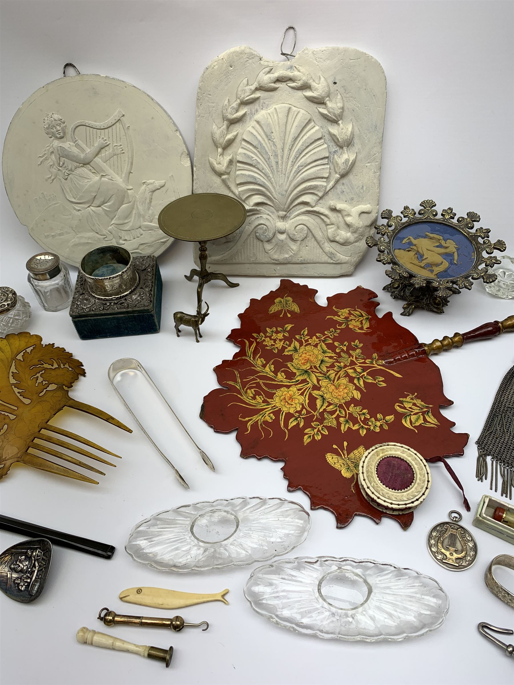 A group of assorted collectables - Image 3 of 4