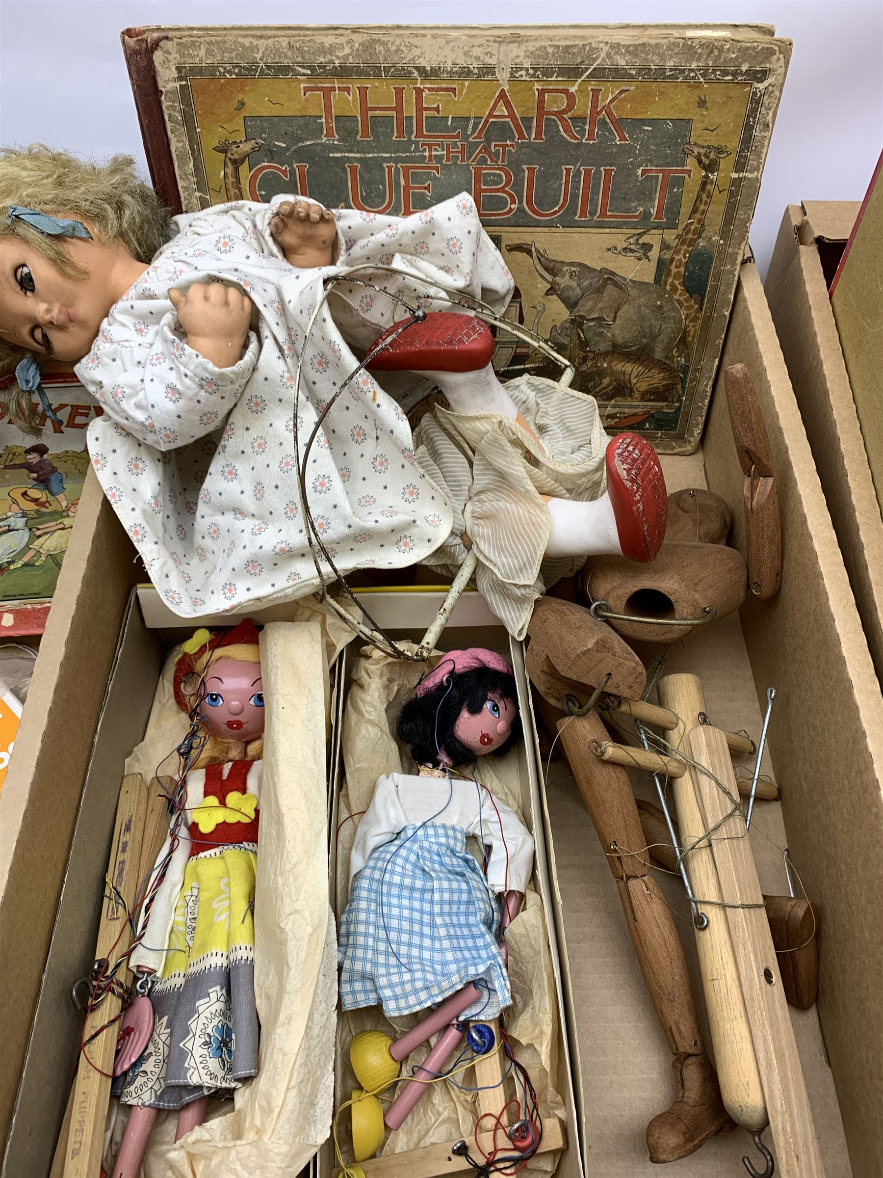 A group of assorted toys - Image 3 of 4