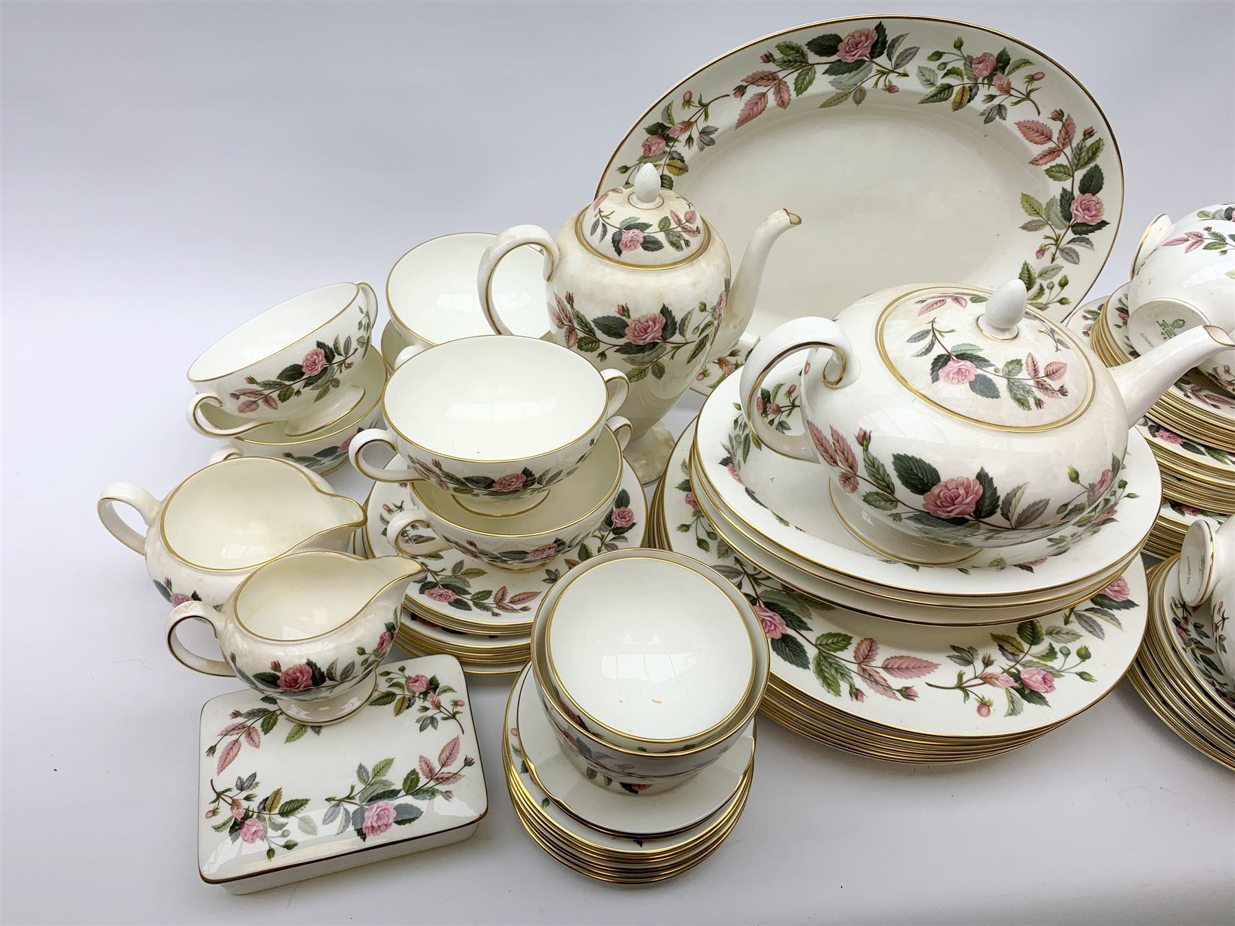 Wedgwood Hathaway Rose pattern dinner and tea wares - Image 4 of 4