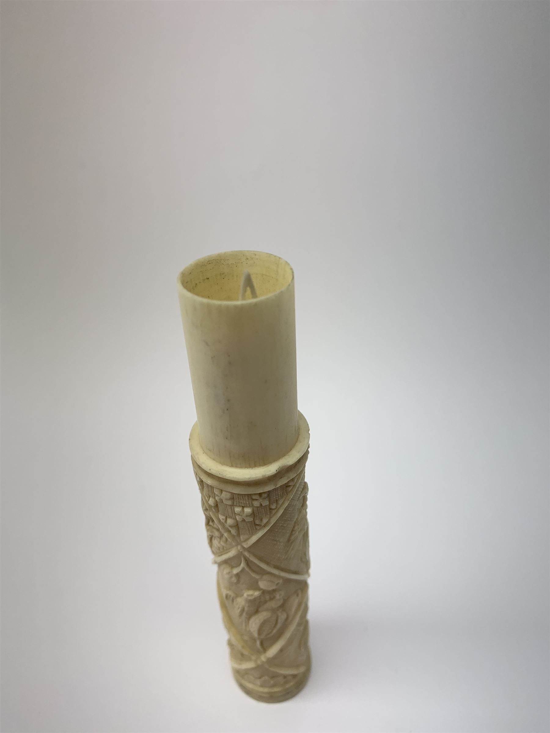 An early 20th century carved ivory bodkin case - Image 5 of 10