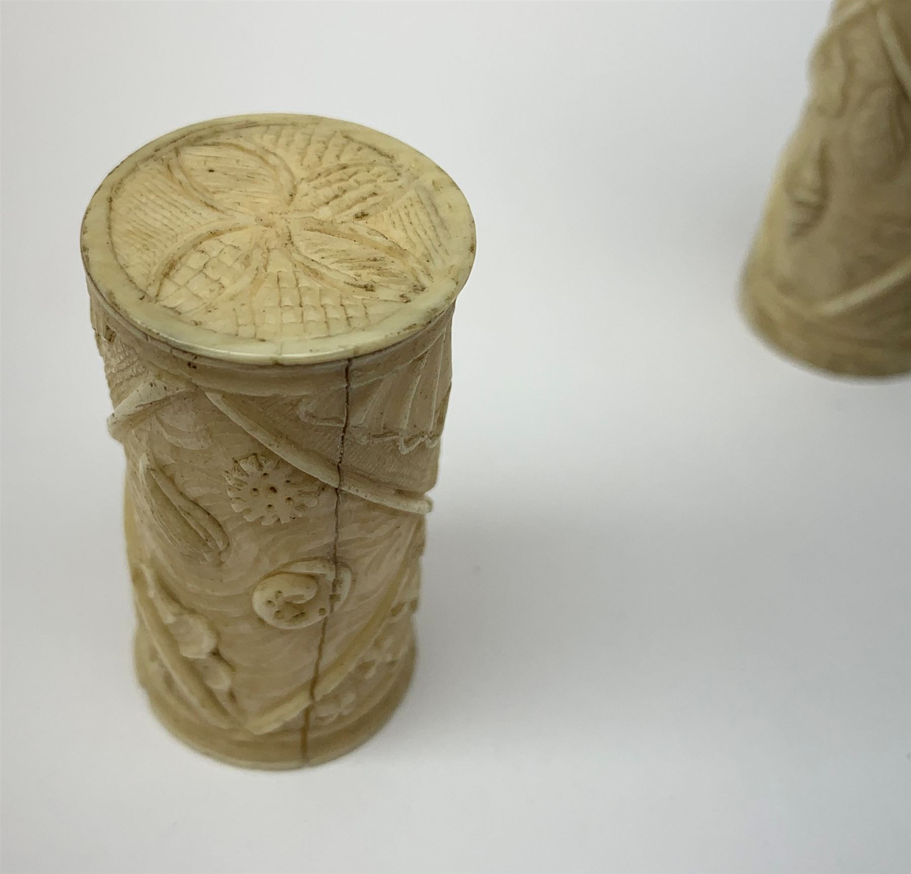 An early 20th century carved ivory bodkin case - Image 6 of 10