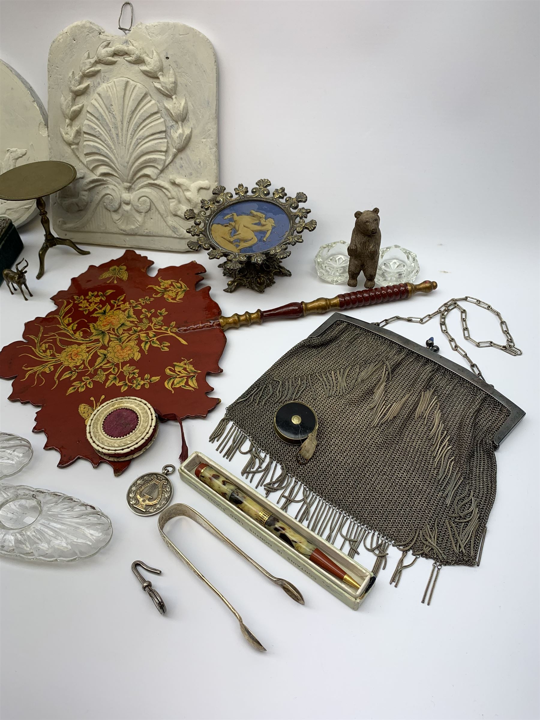 A group of assorted collectables - Image 4 of 4