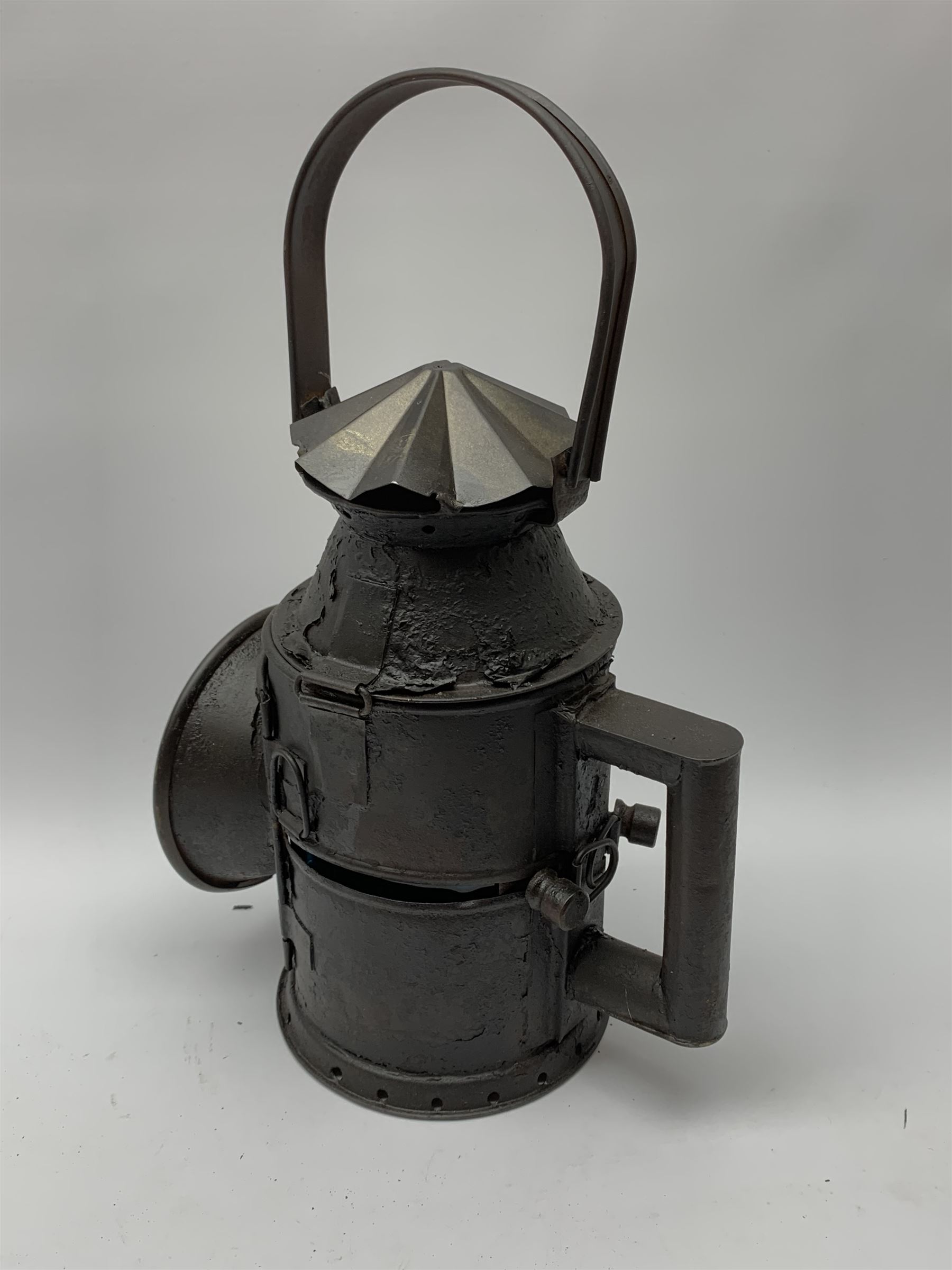 Railway type lantern, black painted finish, H37cm - Image 3 of 3