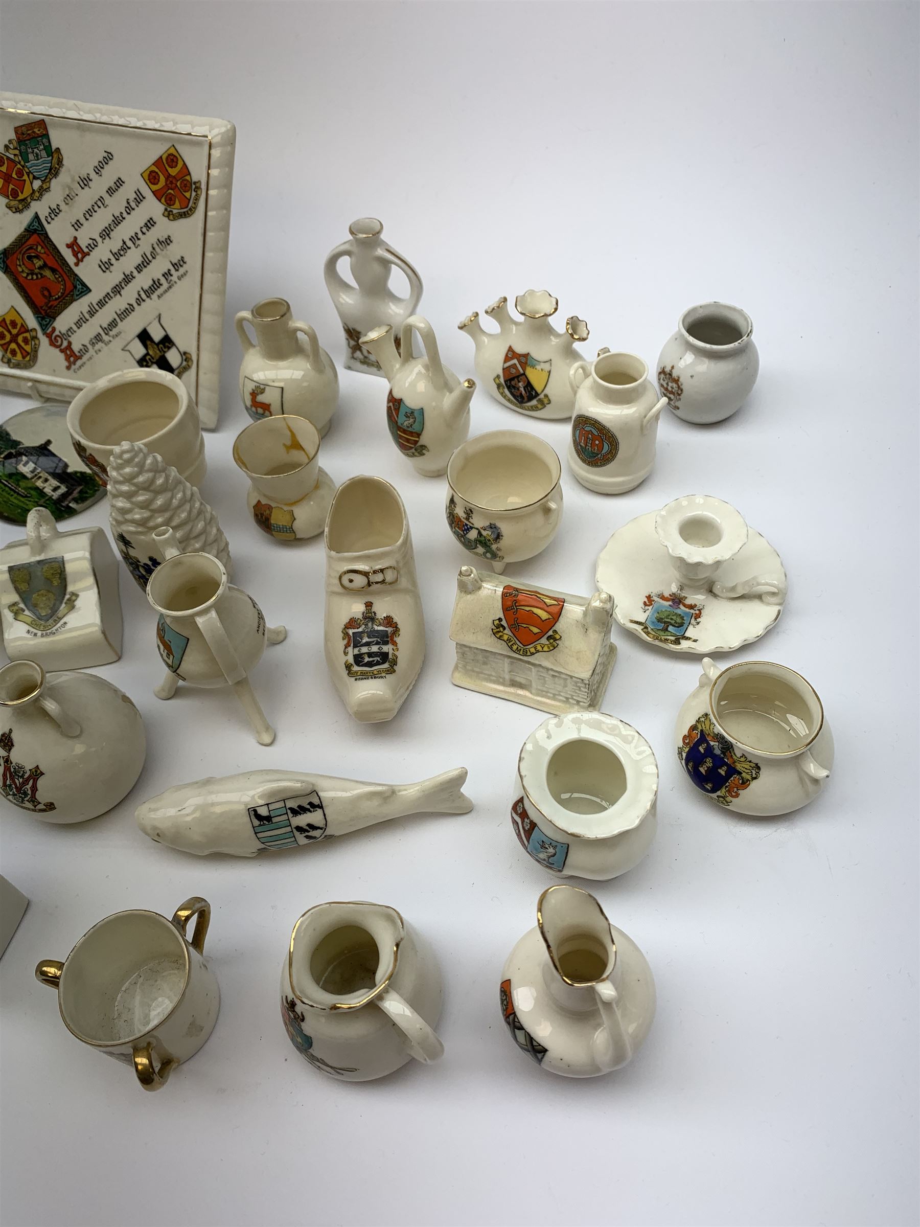 A collection of Crested ware - Image 5 of 6
