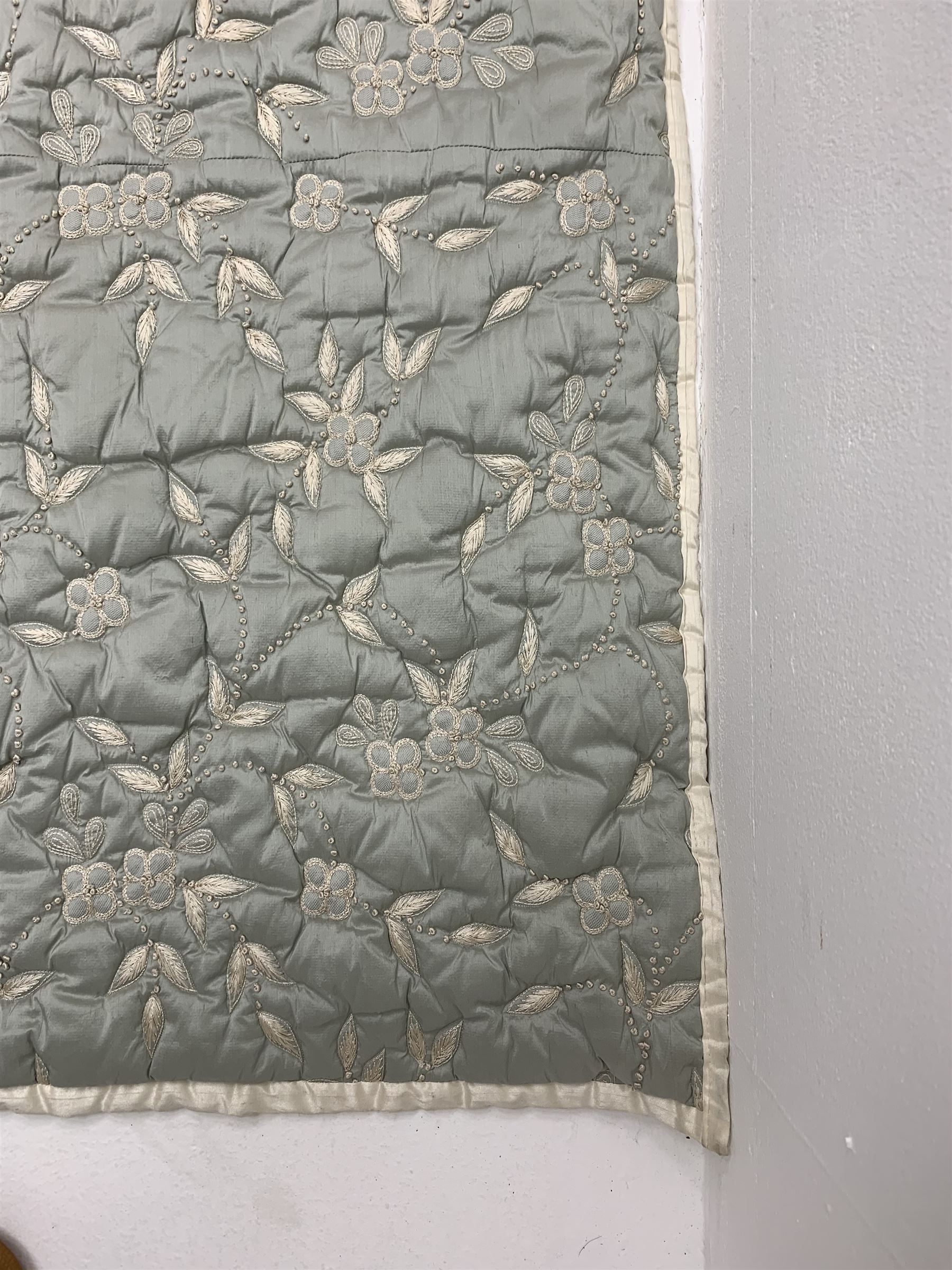 A large light blue quilt embroidered in silver thread with flowers - Bild 5 aus 9