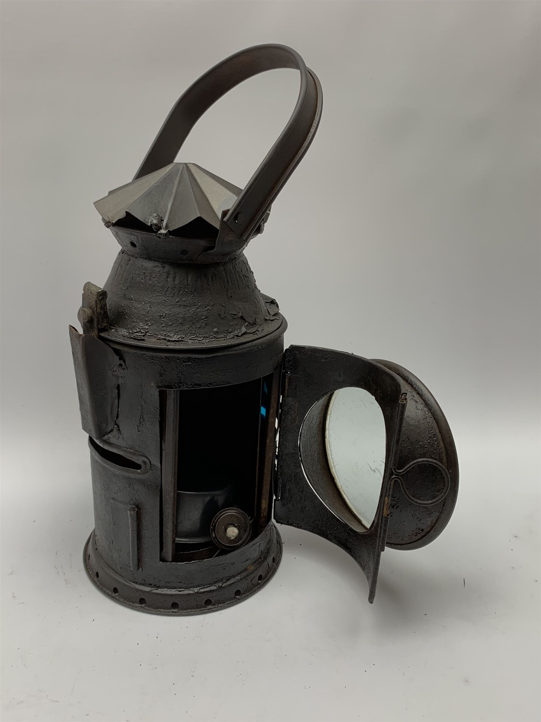Railway type lantern, black painted finish, H37cm - Image 2 of 3