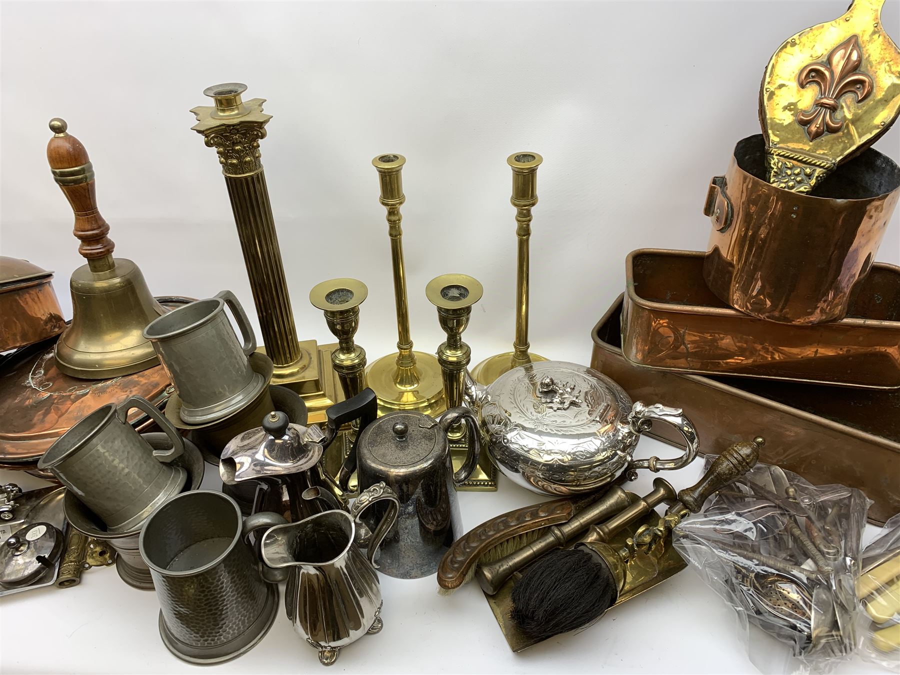 A group of assorted metalwares - Image 3 of 6