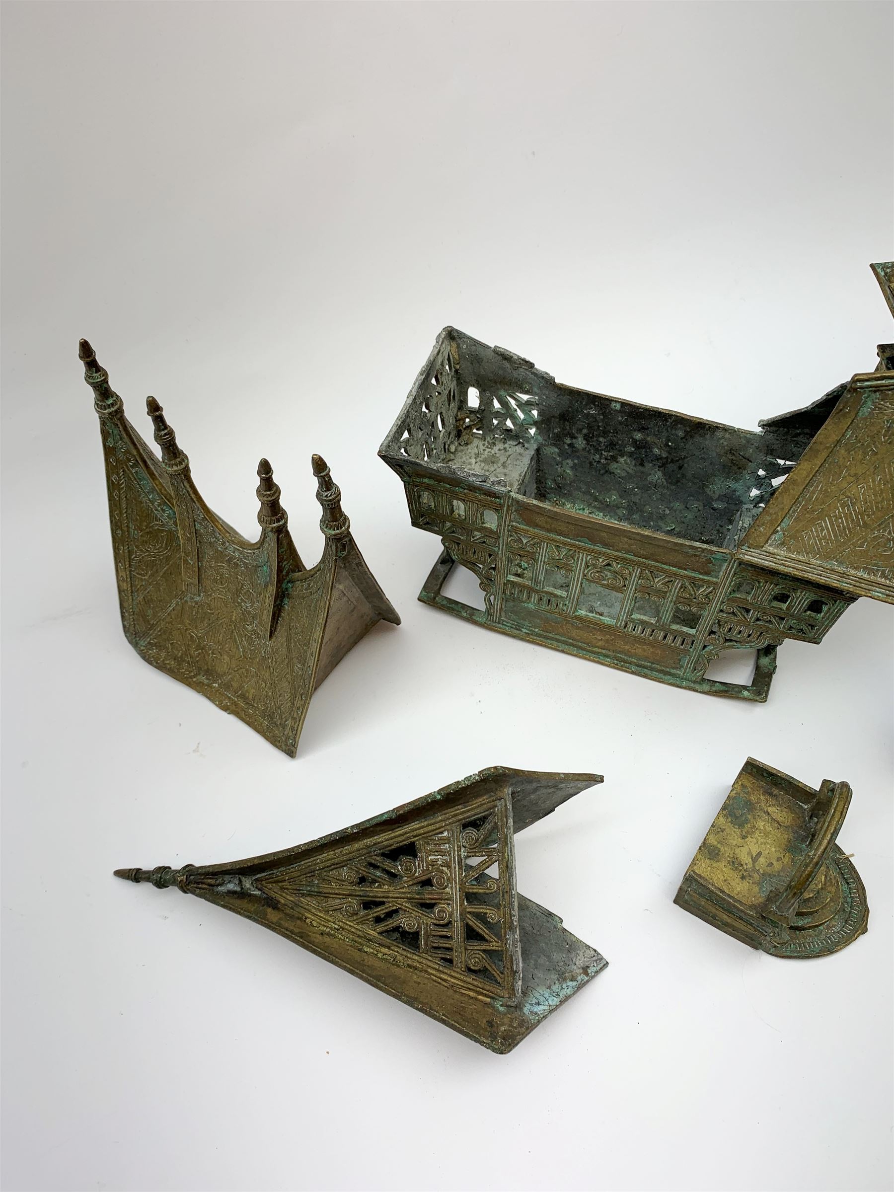 Chinese cast metal censer in the form of a temple with incised decoration (a/f) - Image 3 of 3