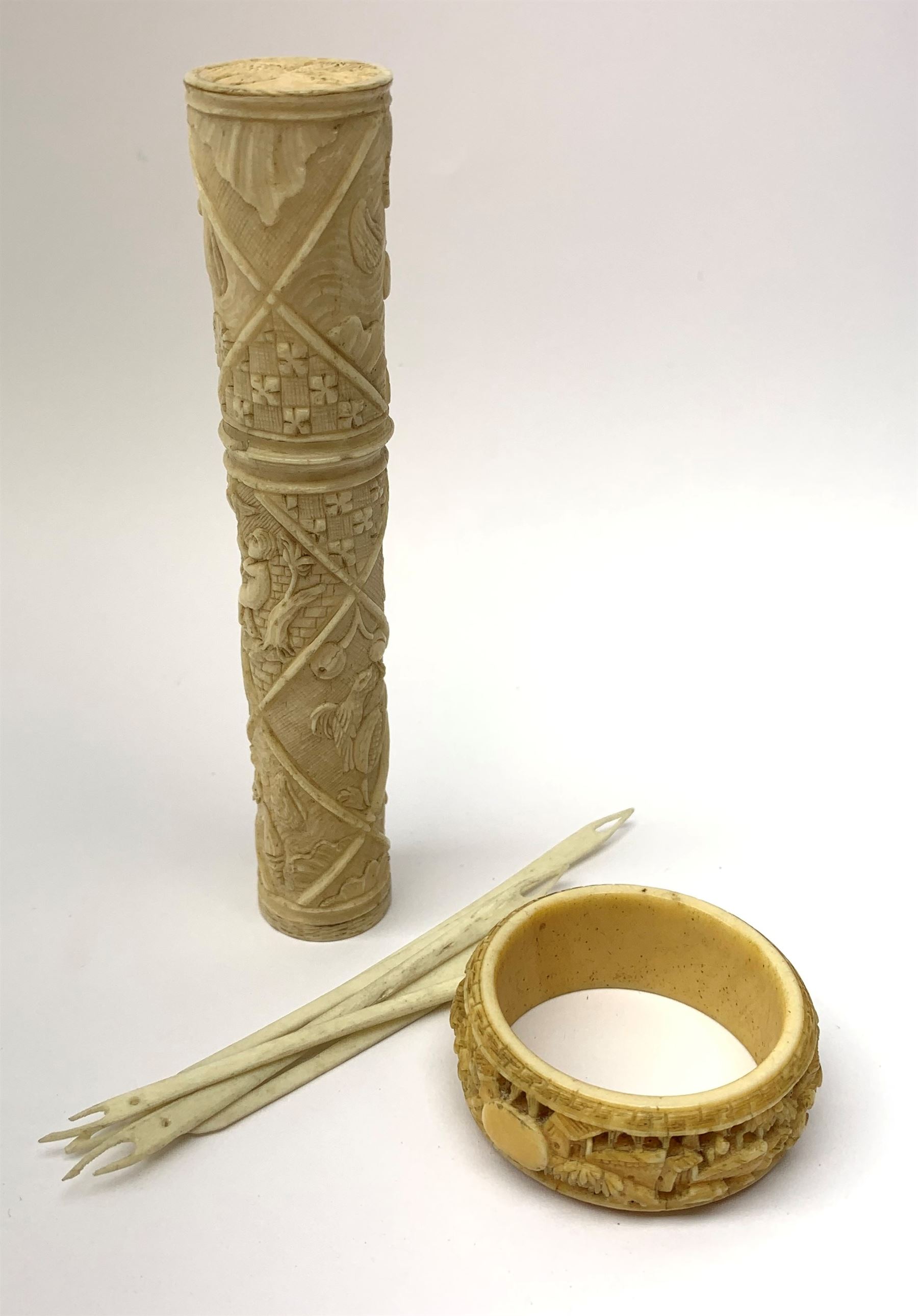 An early 20th century carved ivory bodkin case - Image 3 of 10